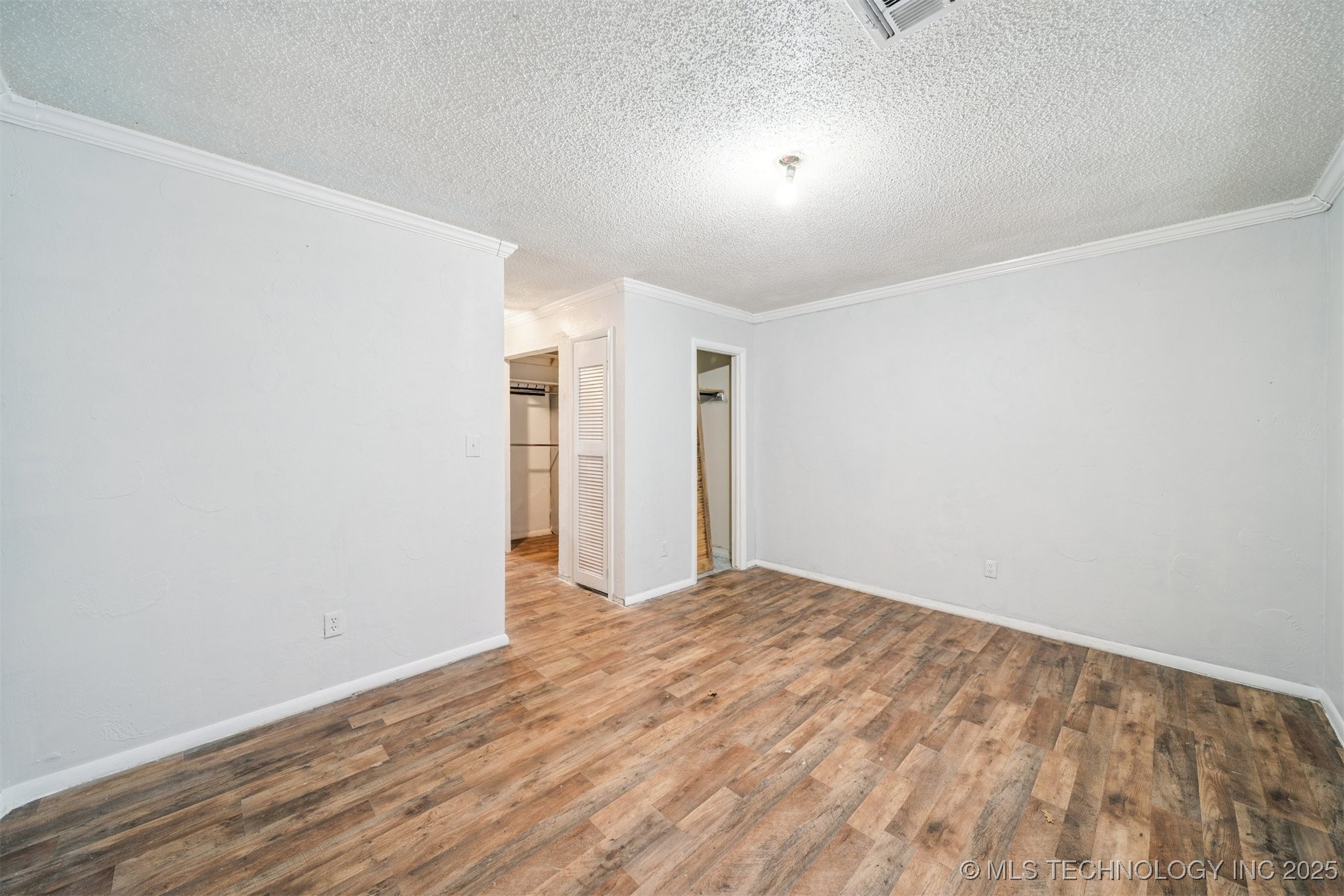 6712 S Lewis Avenue 104 Property Photo 10