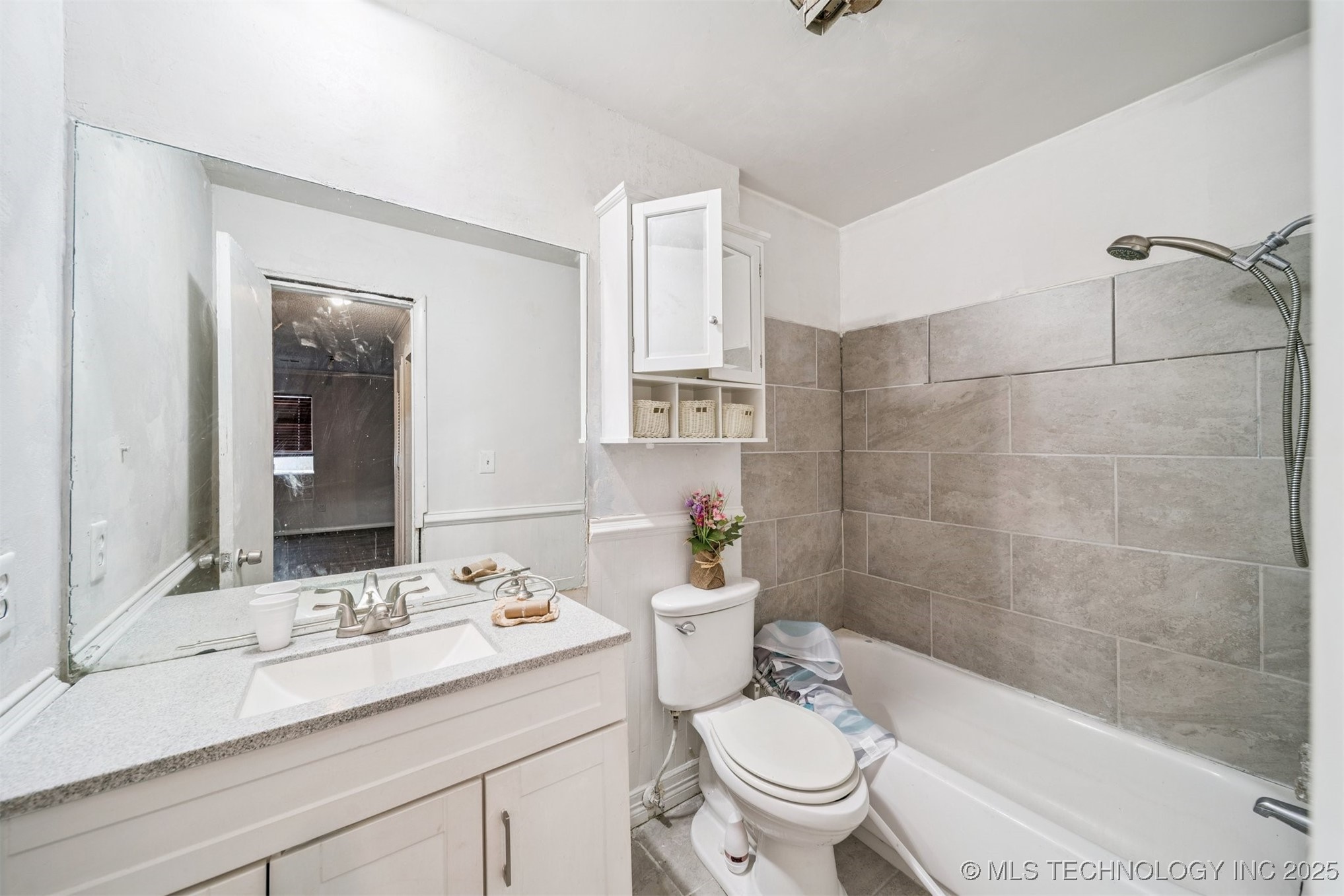 6712 S Lewis Avenue 104 Property Photo 11