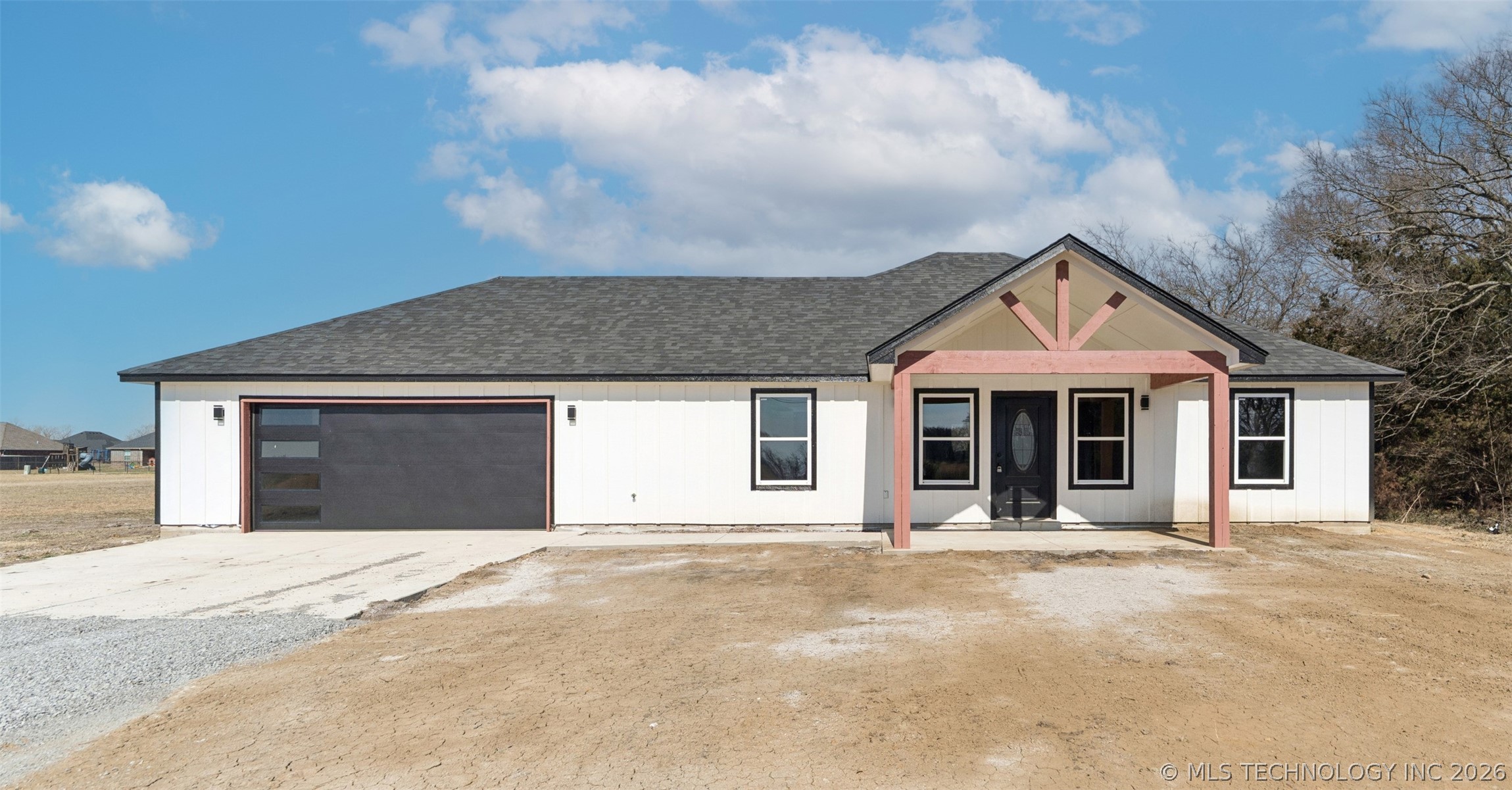 239 E 500 Road Property Photo 2