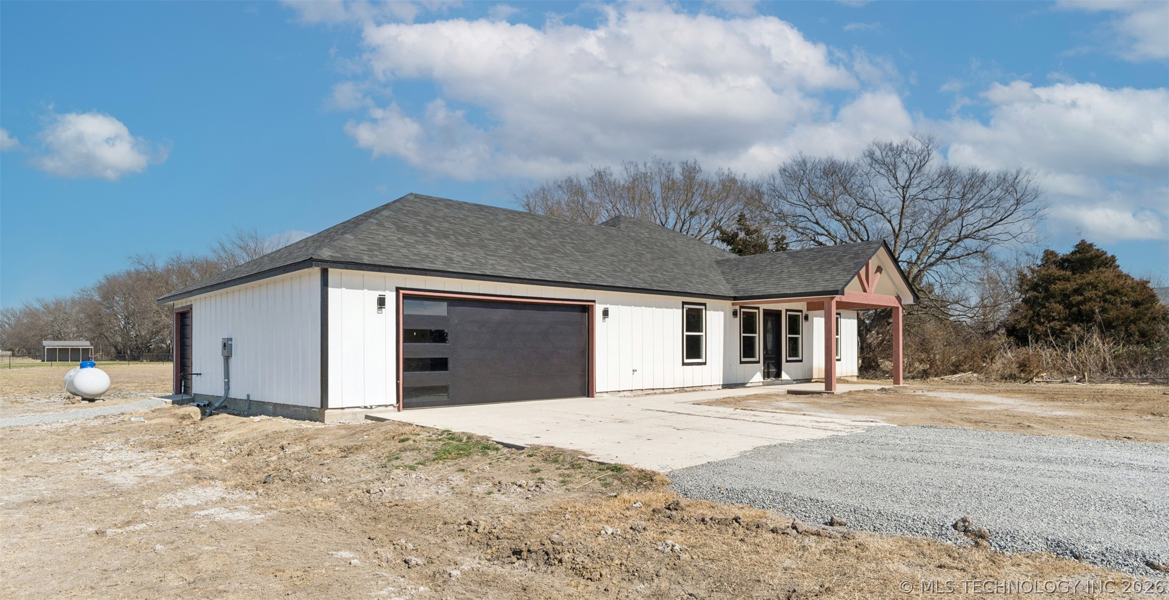 239 E 500 Road Property Photo 3