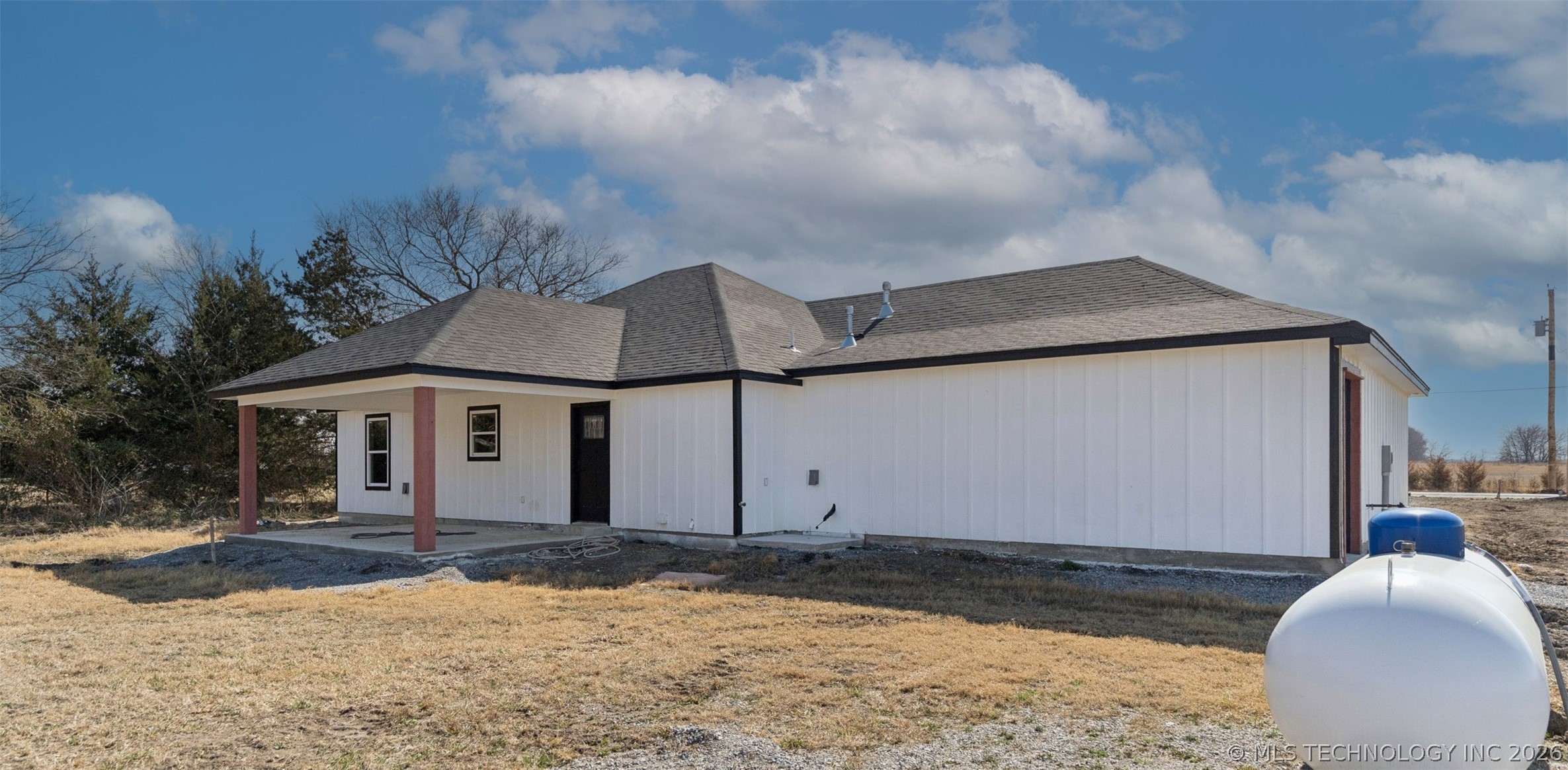 239 E 500 Road Property Photo 5