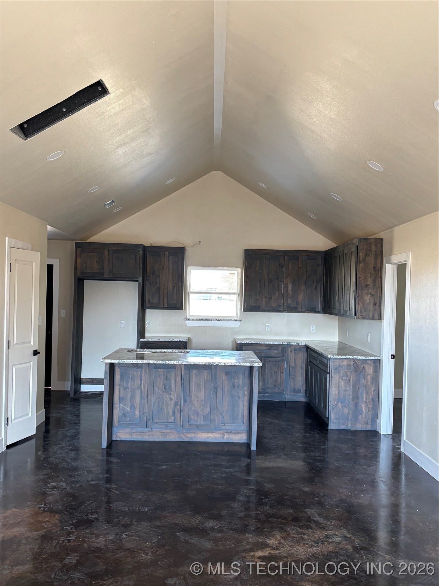 239 E 500 Road Property Photo 6