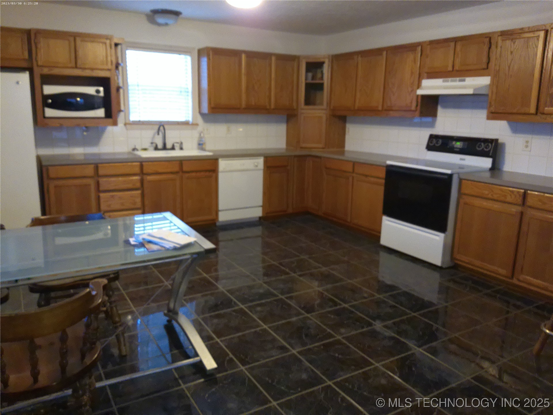 13458 S 241st East Avenue Property Photo 7