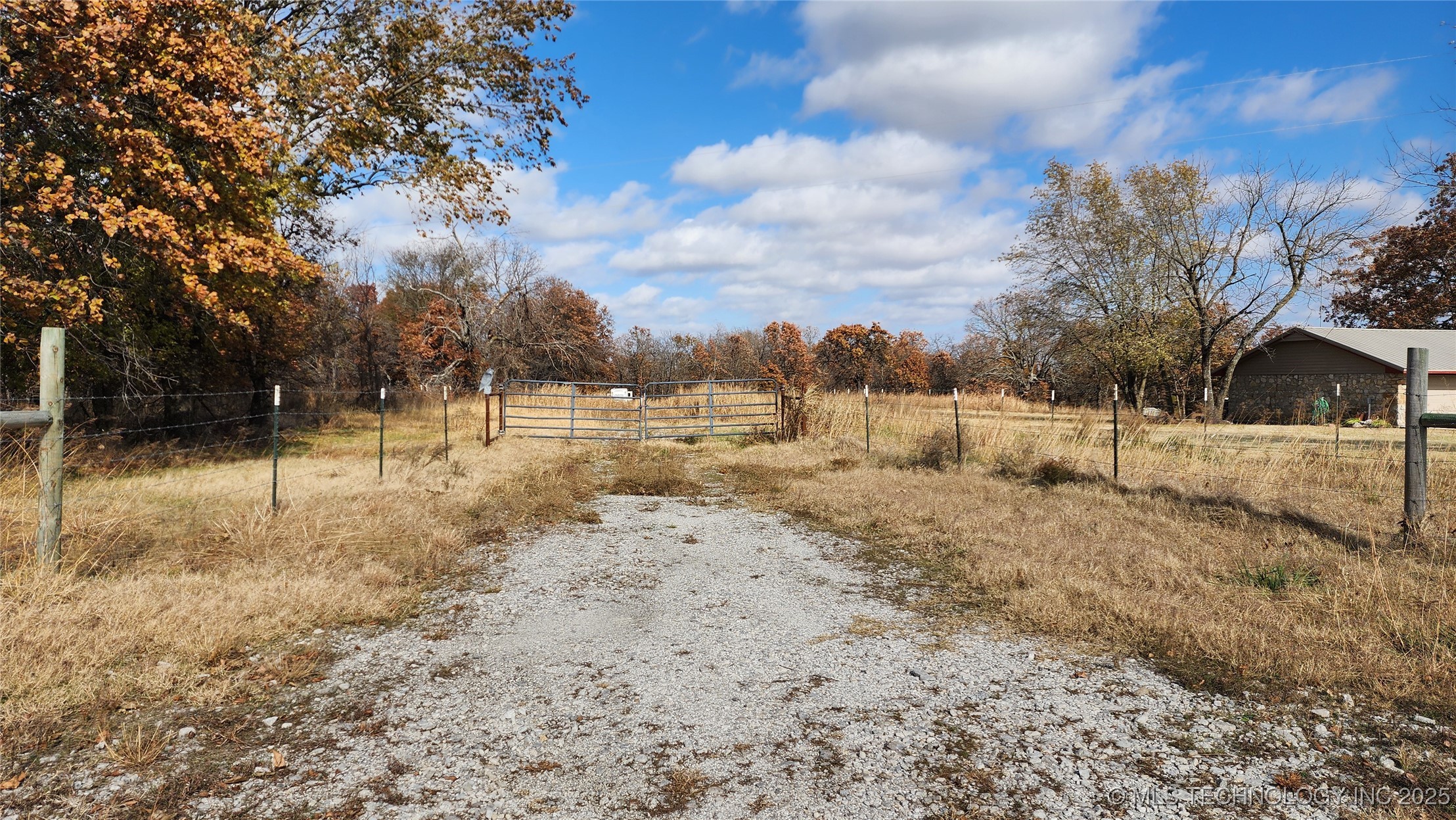 427640 E 290 Road Property Photo 6