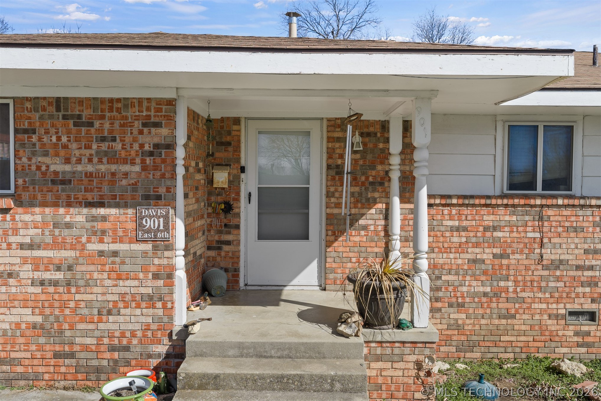 901 E 6th Street Property Photo 2