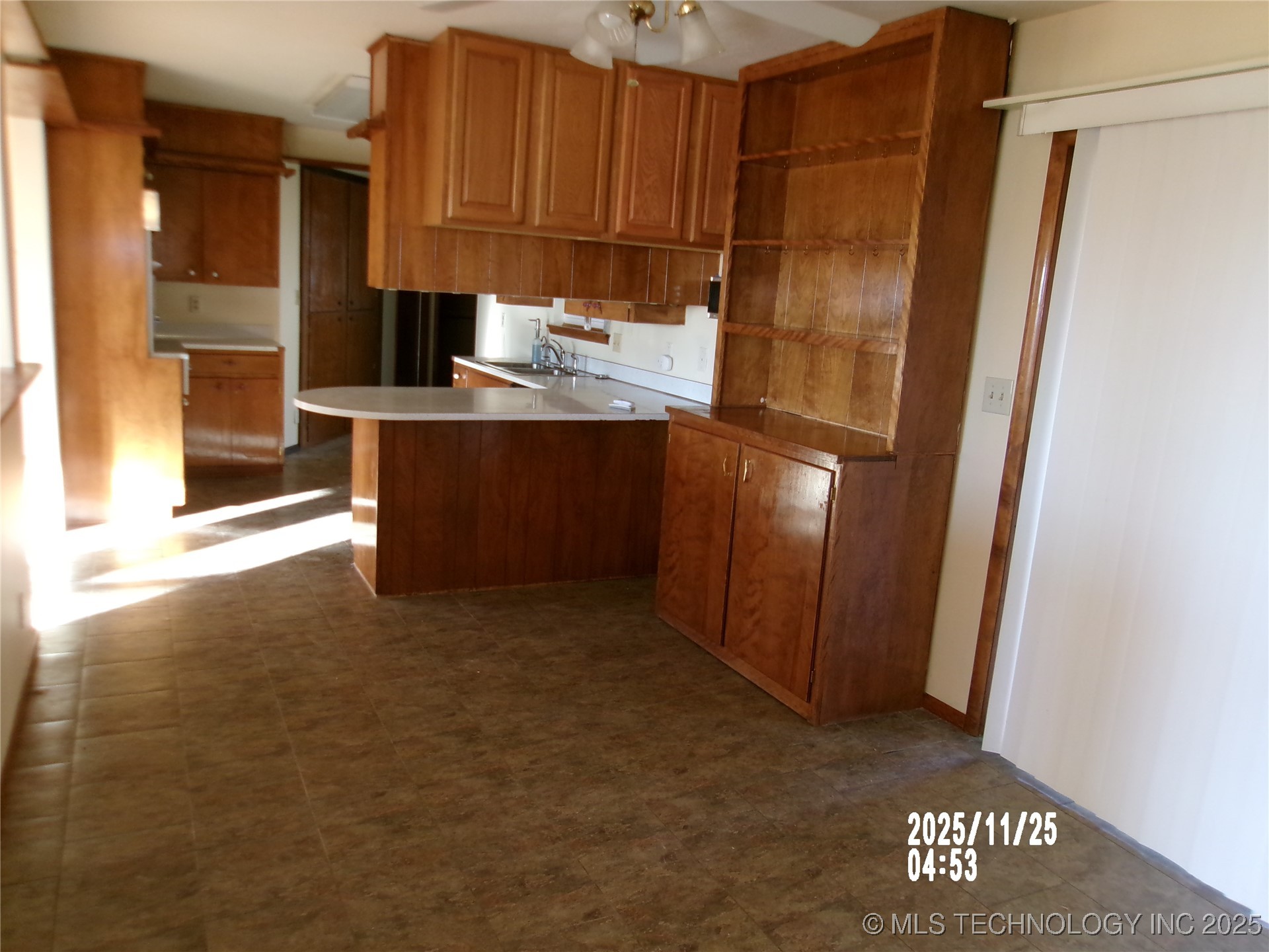 2130 N Osage Avenue Property Photo 7