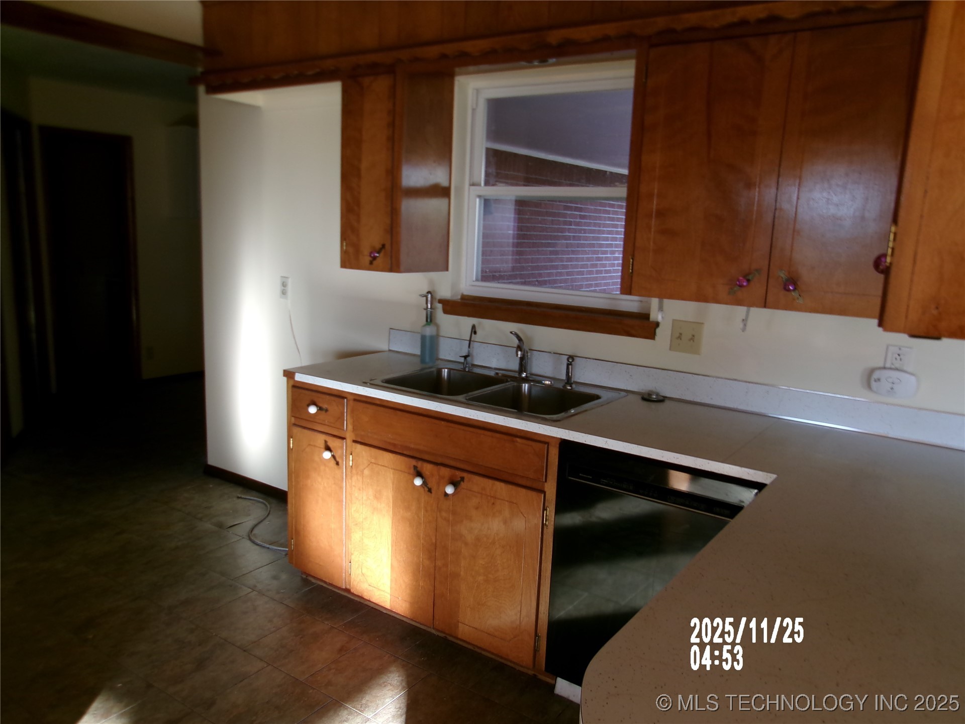 2130 N Osage Avenue Property Photo 9