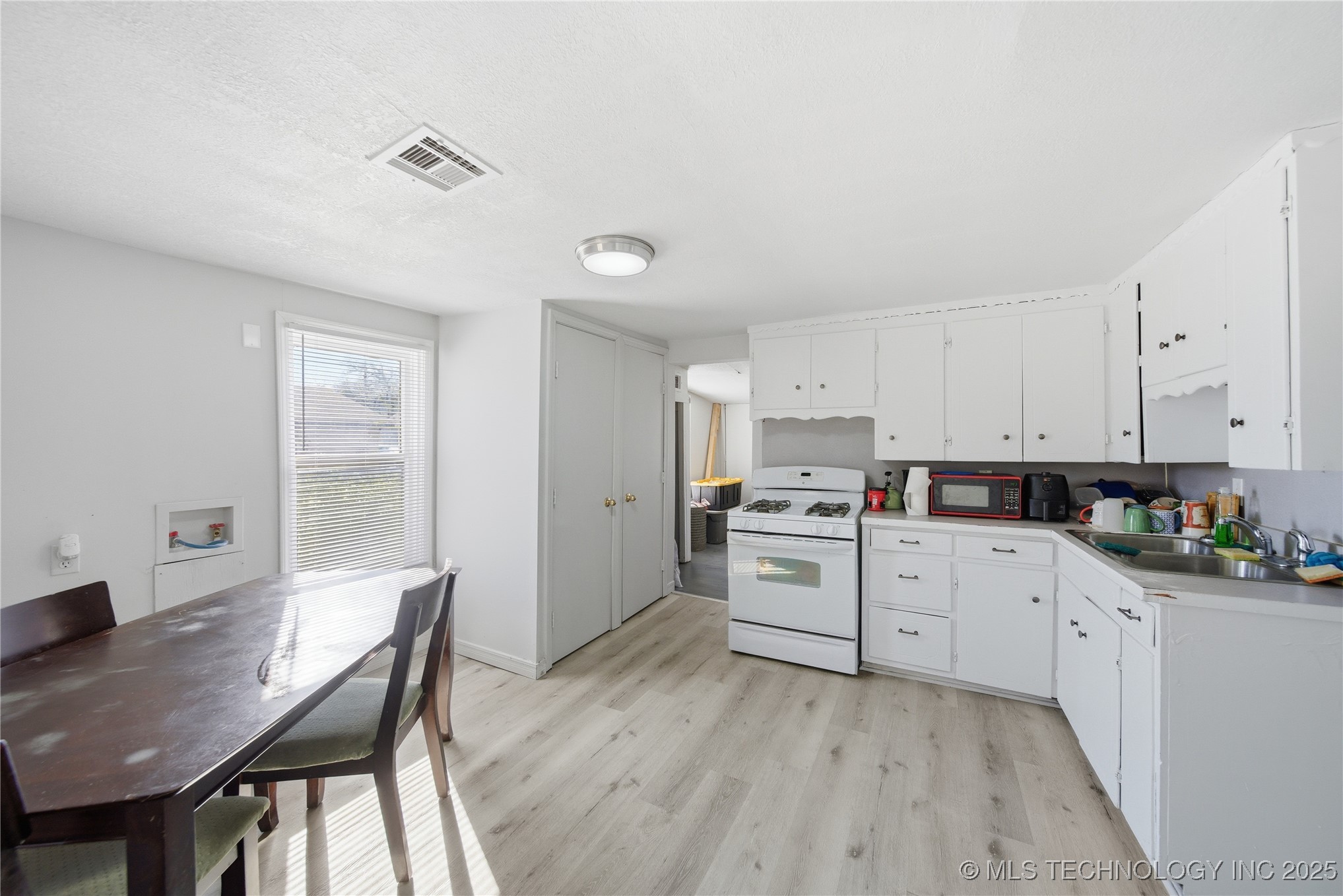 610 N Grant Avenue Property Photo 8