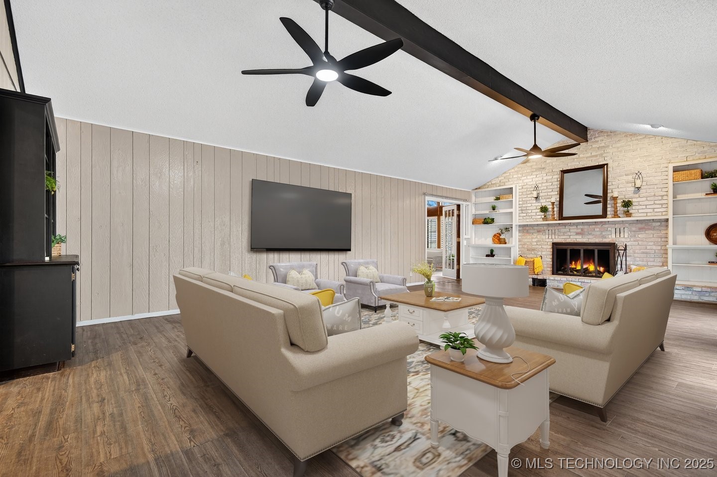 2318 Dorchester Drive Property Photo 3