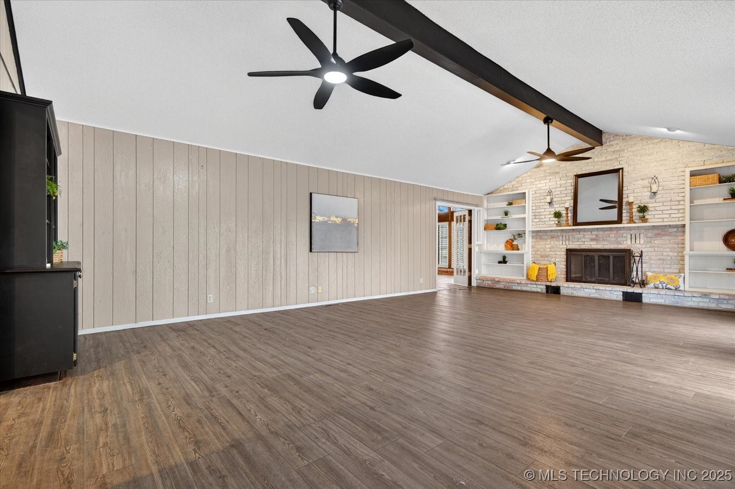 2318 Dorchester Drive Property Photo 4