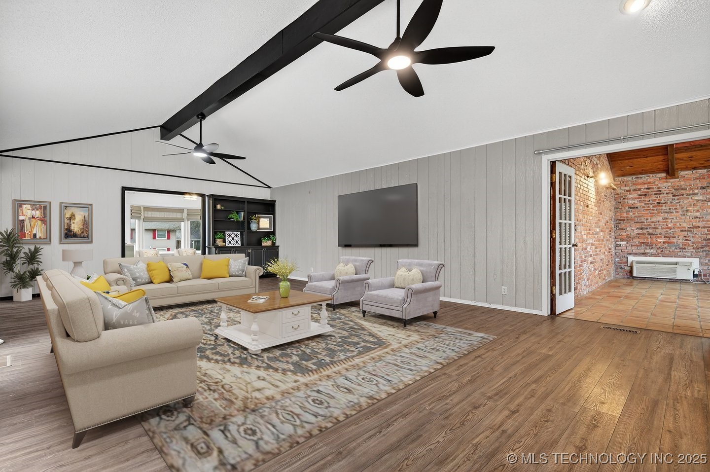 2318 Dorchester Drive Property Photo 6