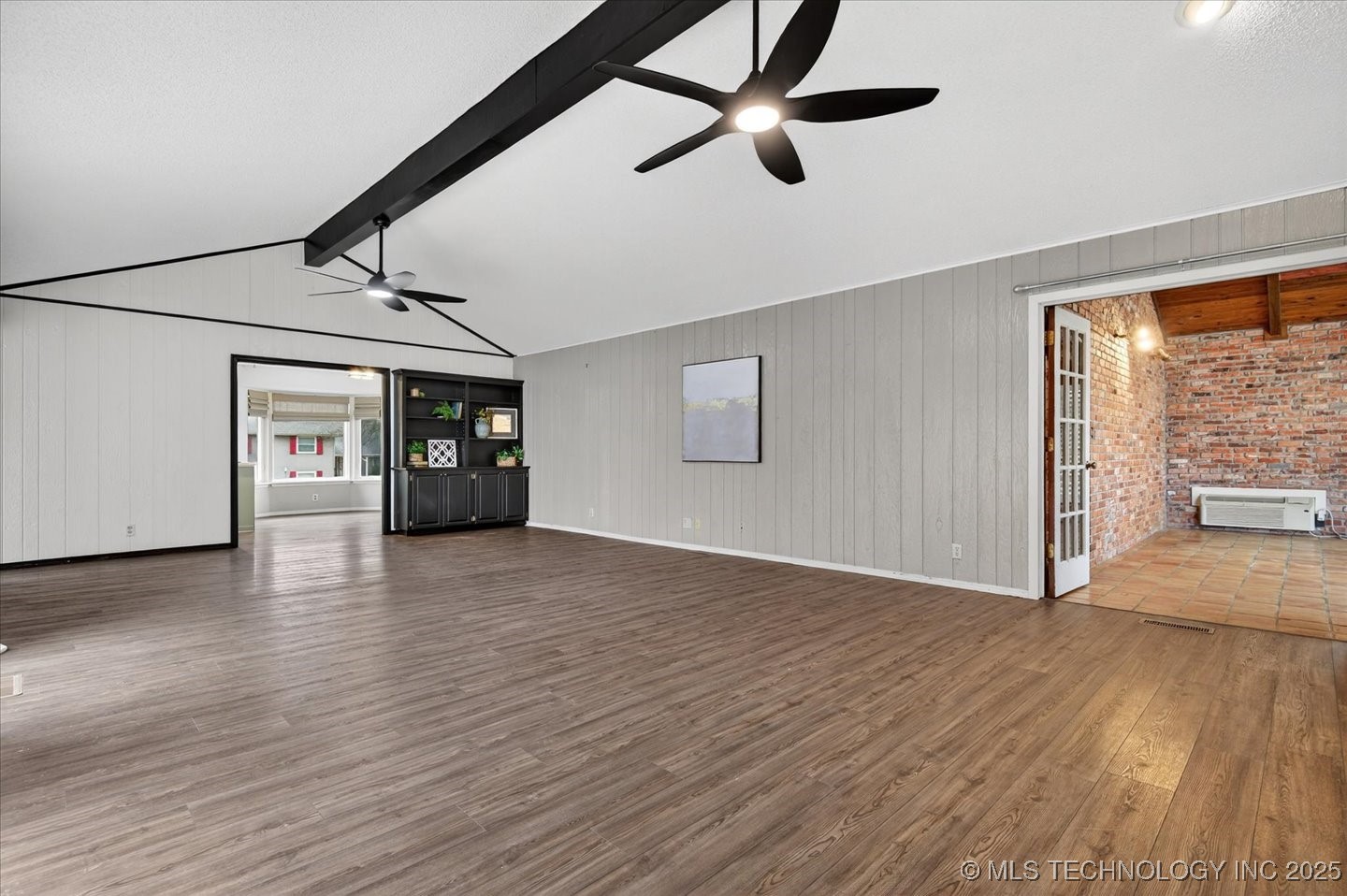 2318 Dorchester Drive Property Photo 7