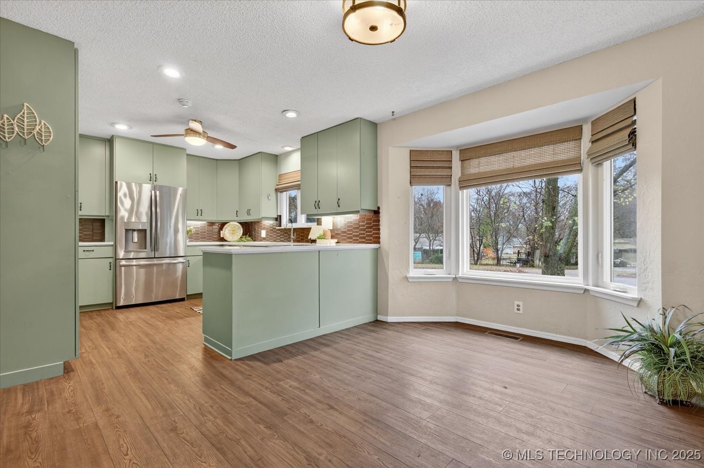 2318 Dorchester Drive Property Photo 9