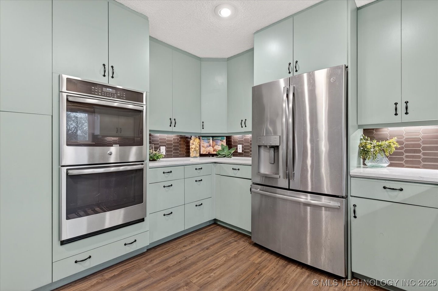 2318 Dorchester Drive Property Photo 13