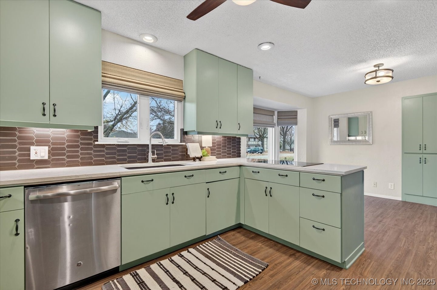 2318 Dorchester Drive Property Photo 14