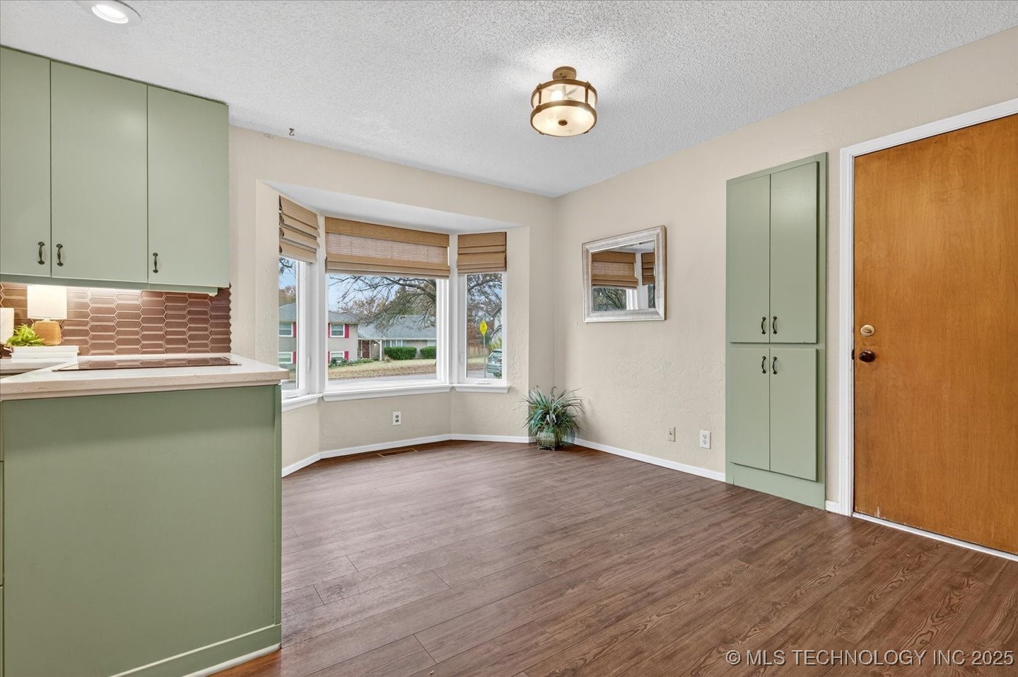 2318 Dorchester Drive Property Photo 15