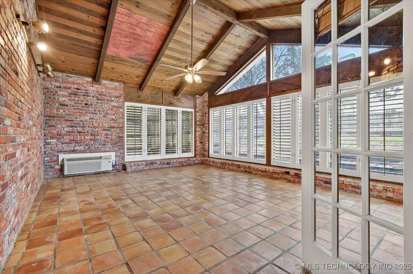 2318 Dorchester Drive Property Photo 17