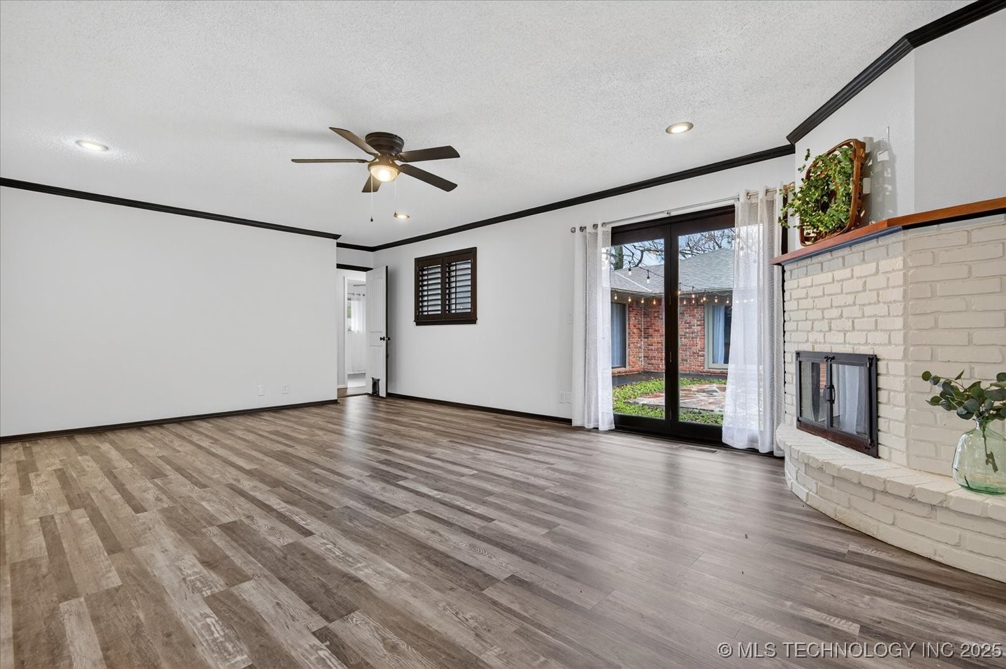 2318 Dorchester Drive Property Photo 24