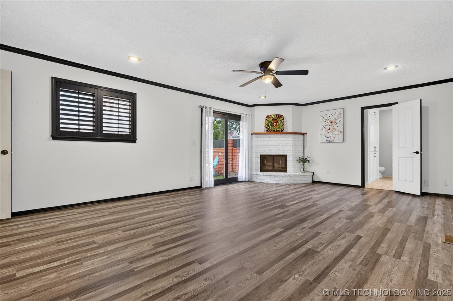 2318 Dorchester Drive Property Photo 25