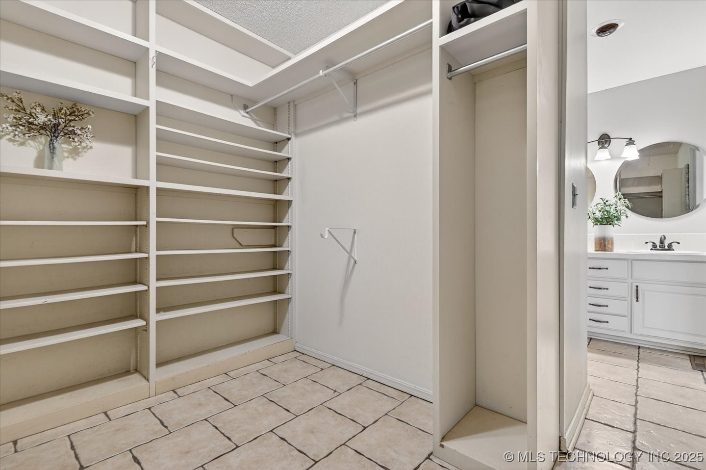 2318 Dorchester Drive Property Photo 28