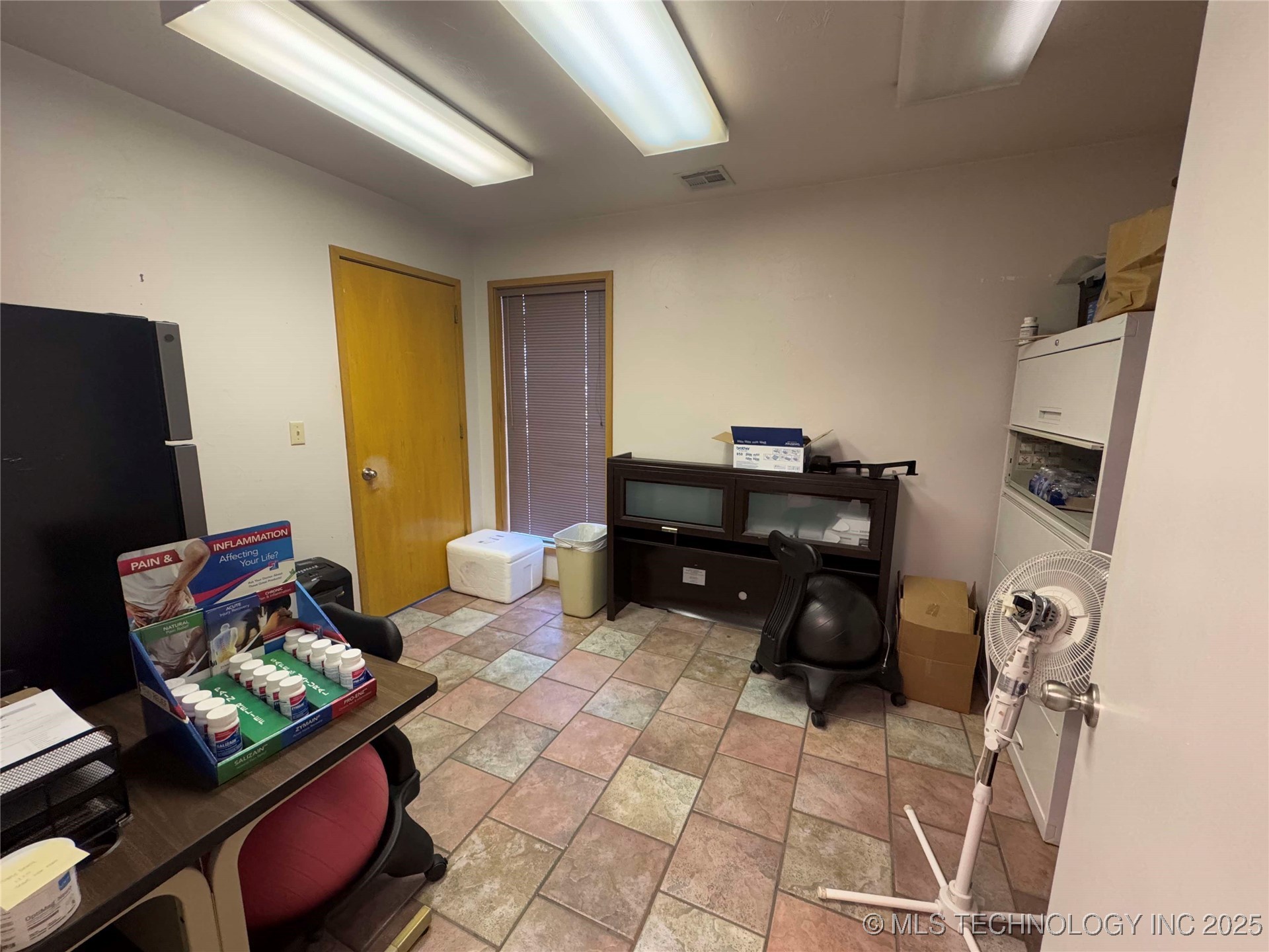 1203 W Broadway Property Photo 9