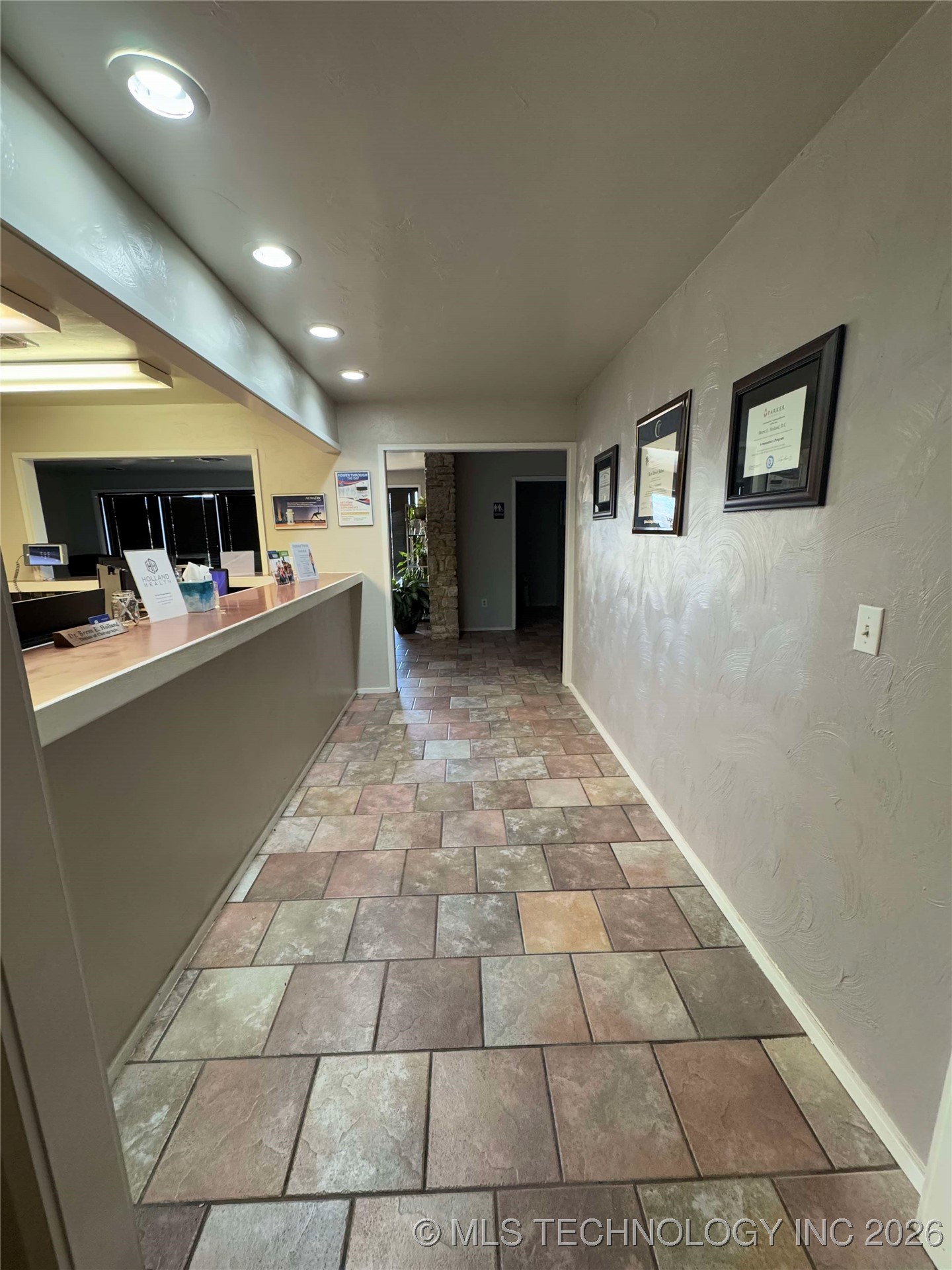 1203 W Broadway Property Photo 10