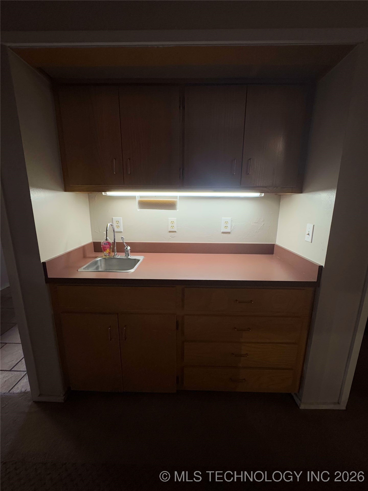 1203 W Broadway Property Photo 15