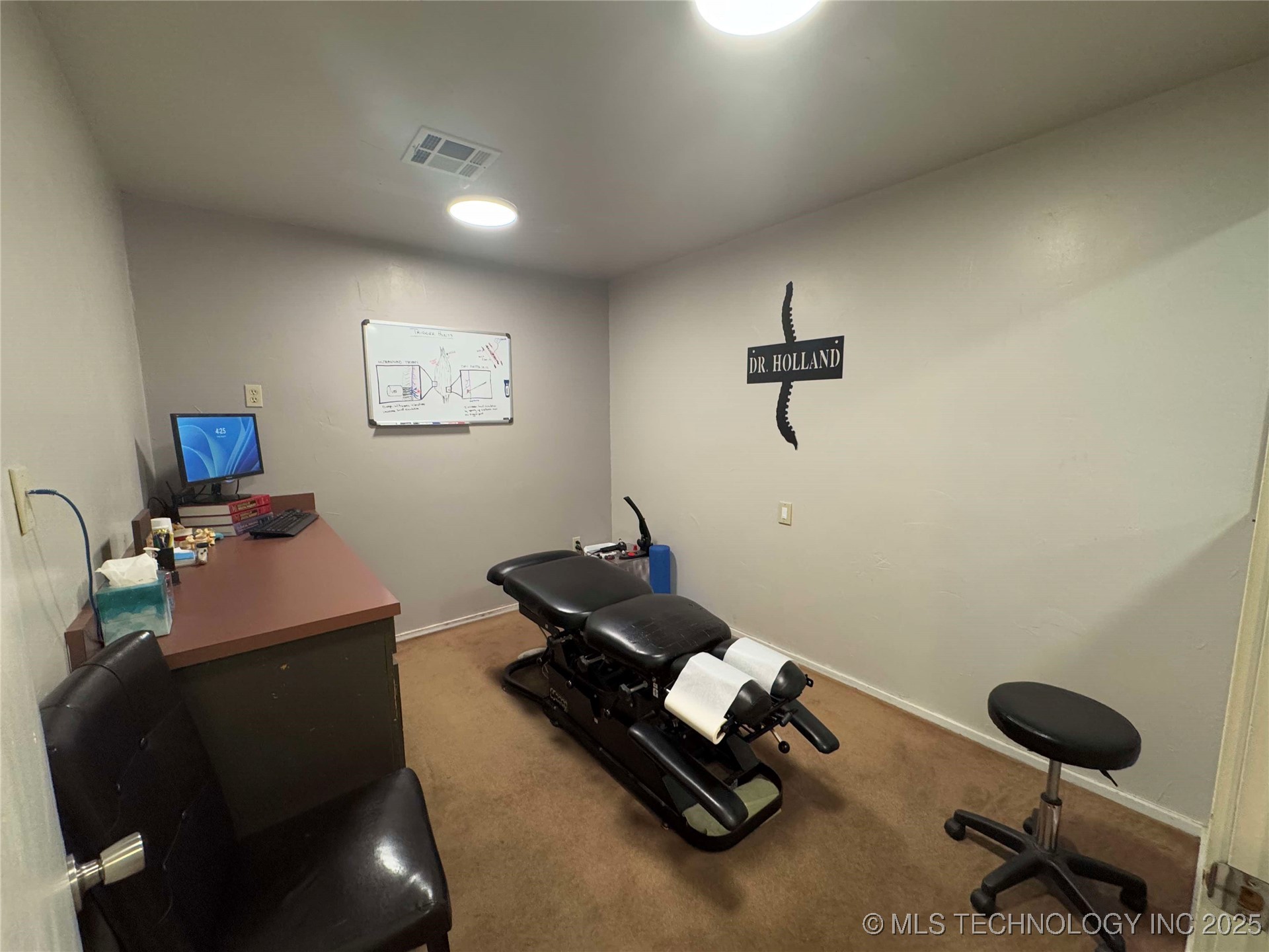 1203 W Broadway Property Photo 18