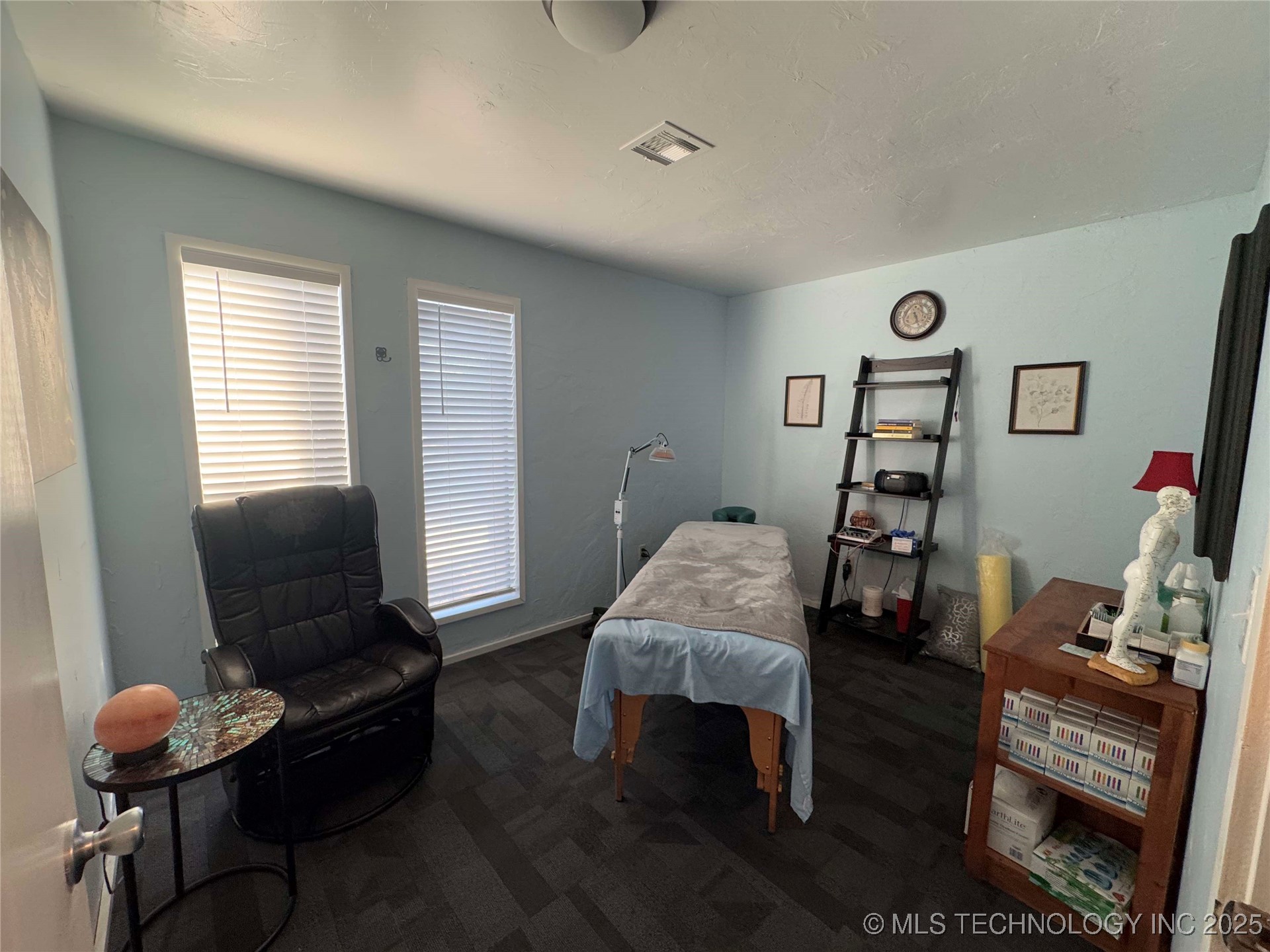 1203 W Broadway Property Photo 25