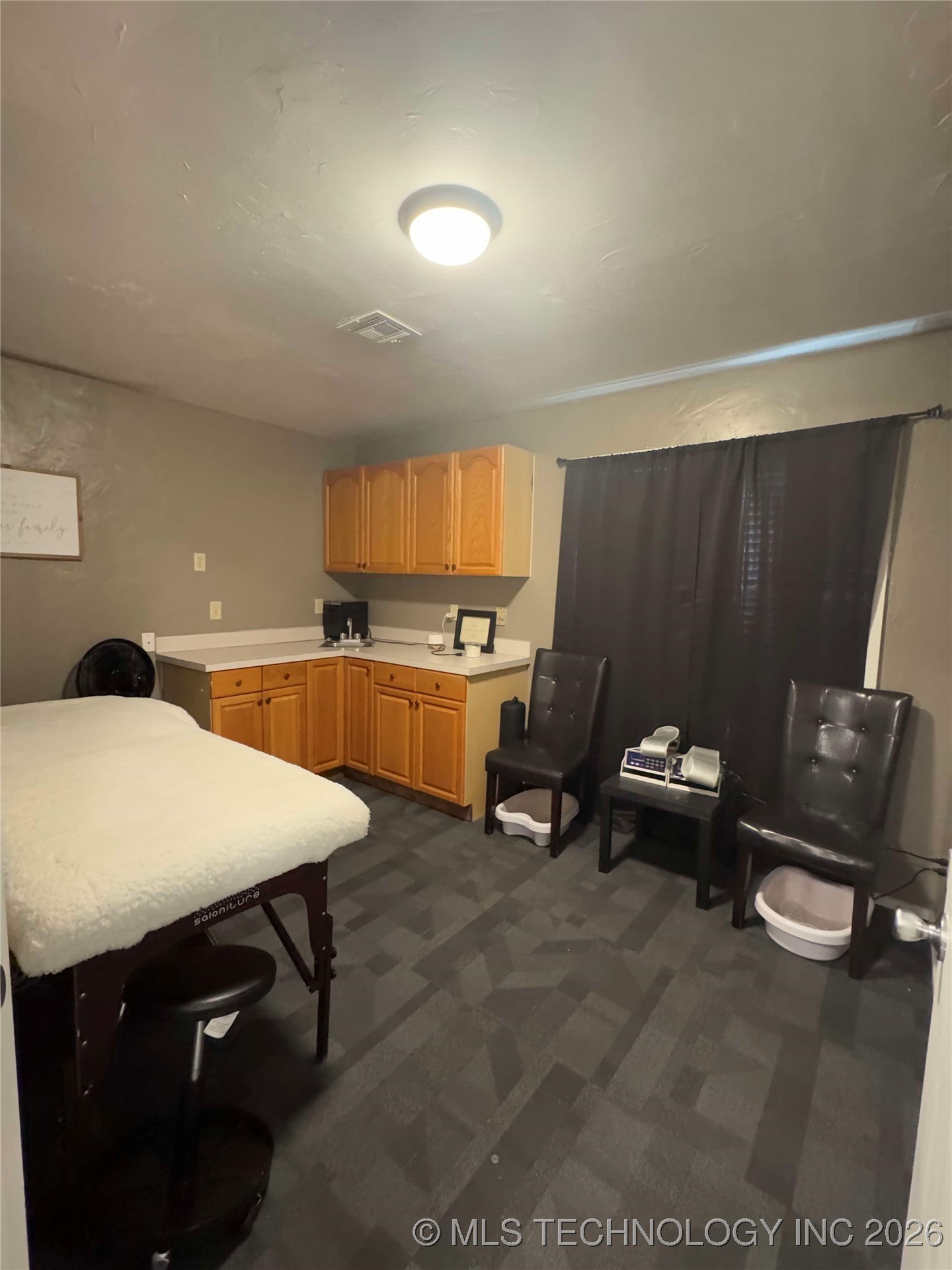 1203 W Broadway Property Photo 26