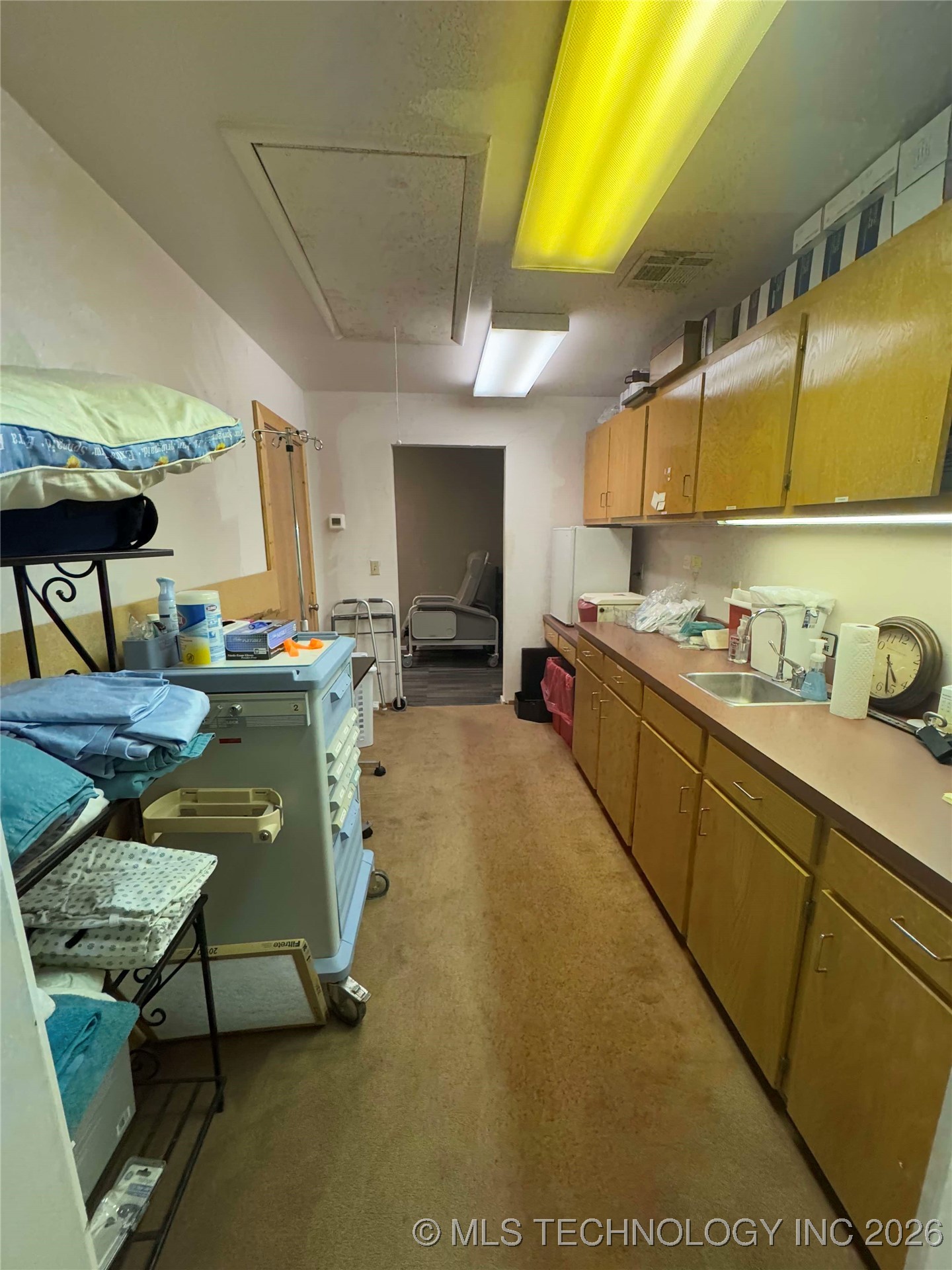 1203 W Broadway Property Photo 27