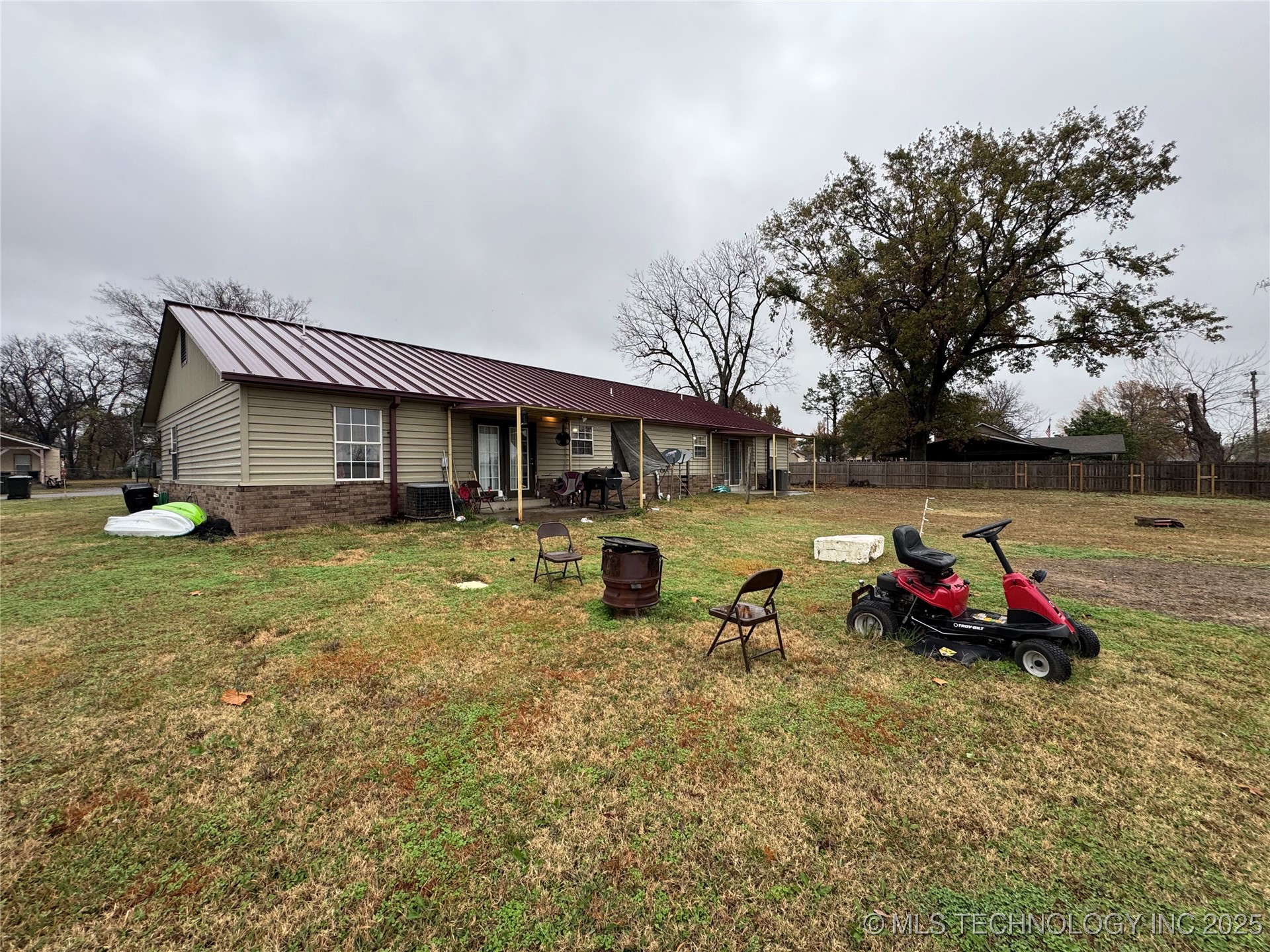 105 E Cedar Avenue Property Photo 7