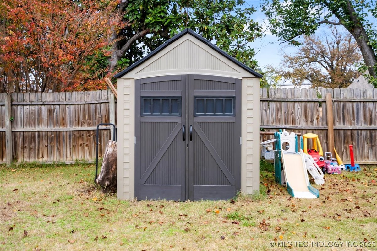 4135 E 22nd Street Property Photo 17