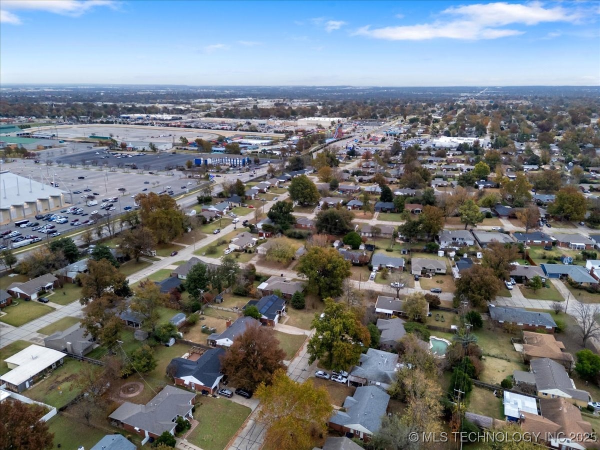 4135 E 22nd Street Property Photo 23