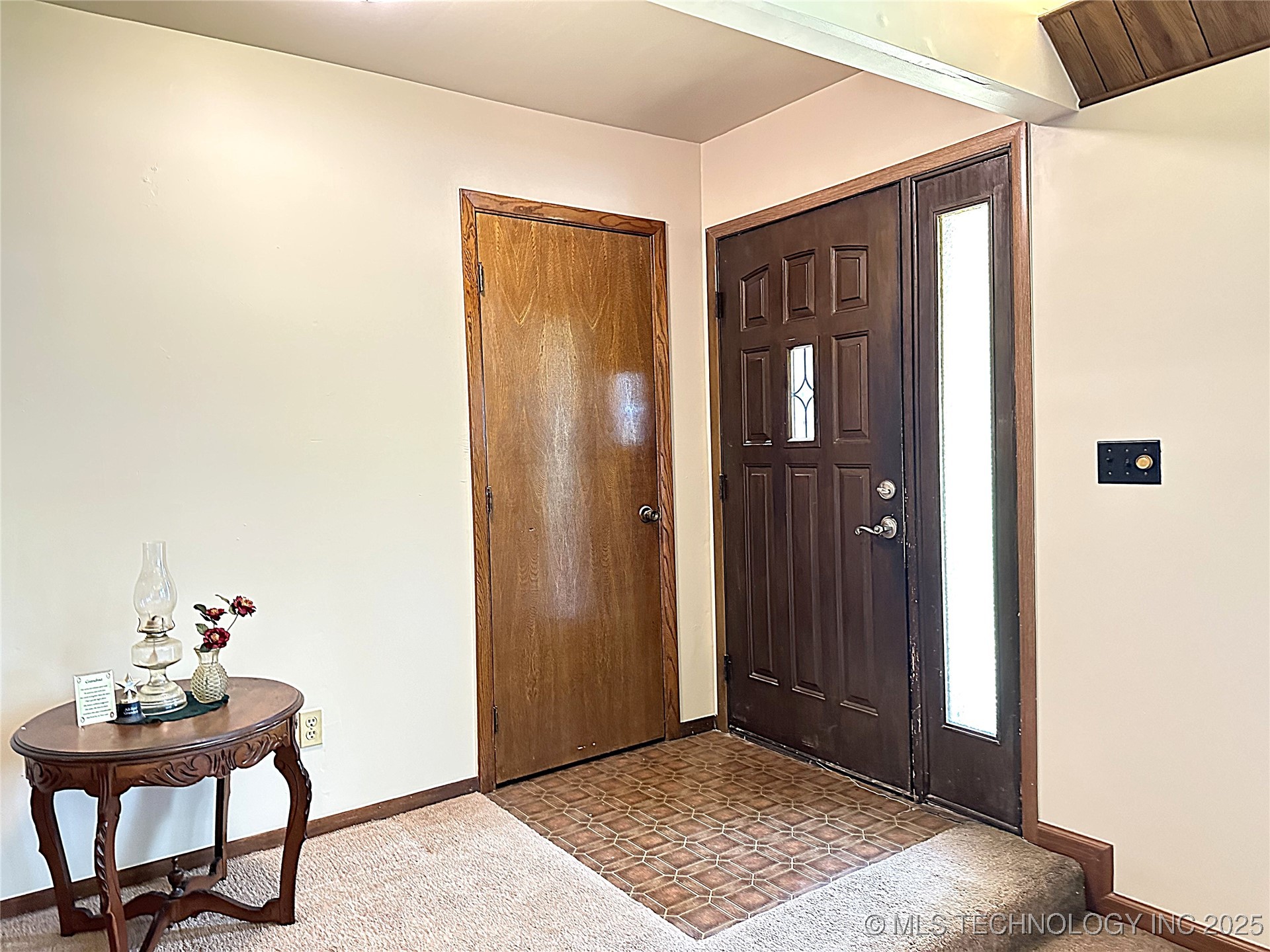 511 Stolfa Street Se Property Photo 4