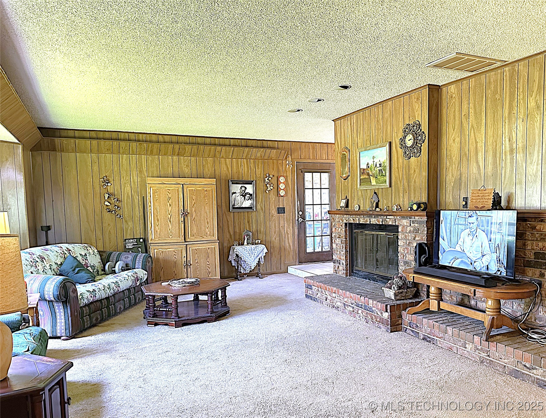 511 Stolfa Street Se Property Photo 6