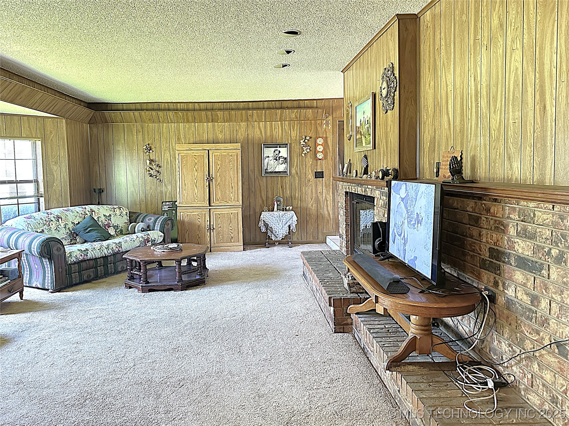 511 Stolfa Street Se Property Photo 8