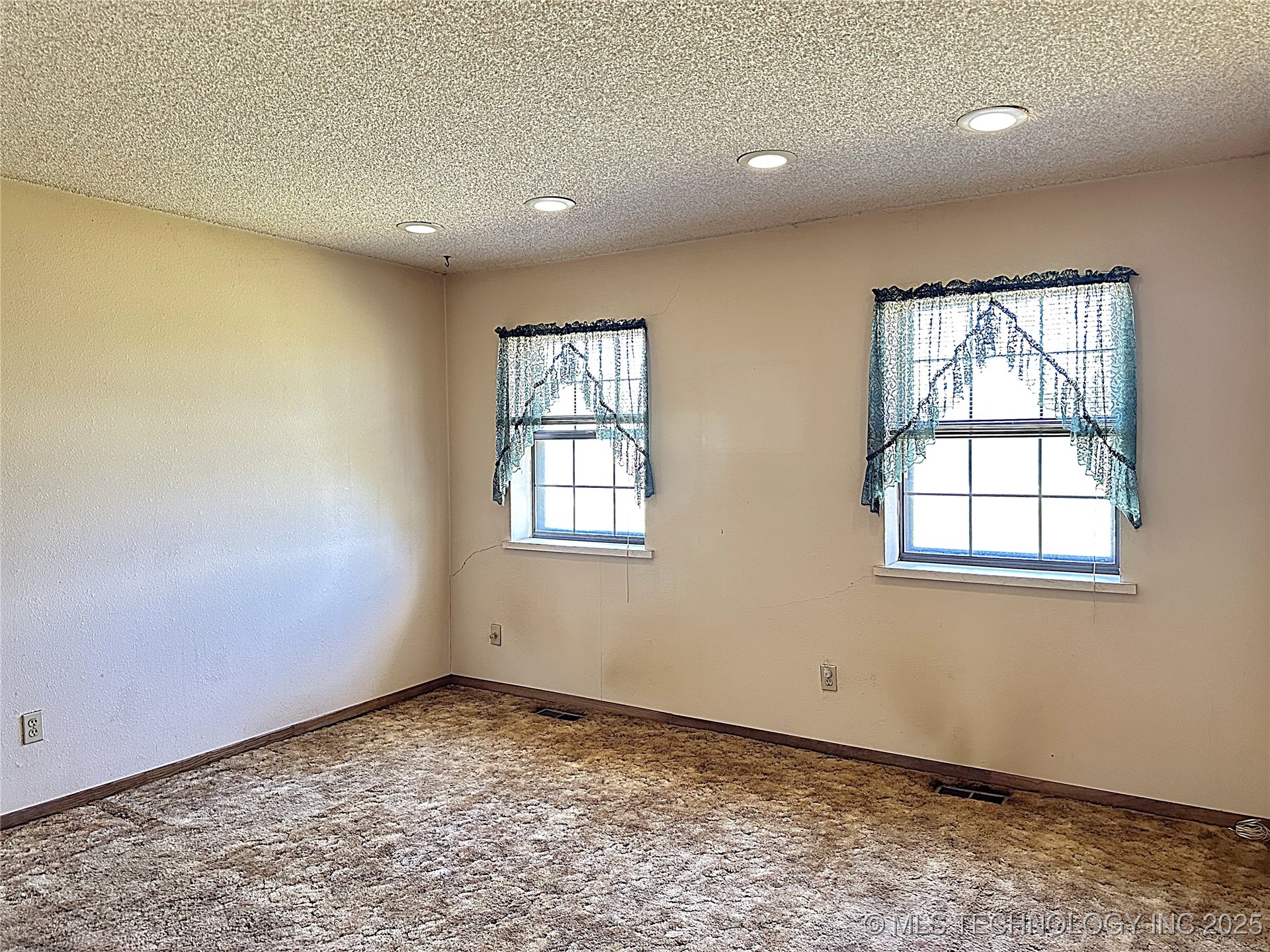 511 Stolfa Street Se Property Photo 31