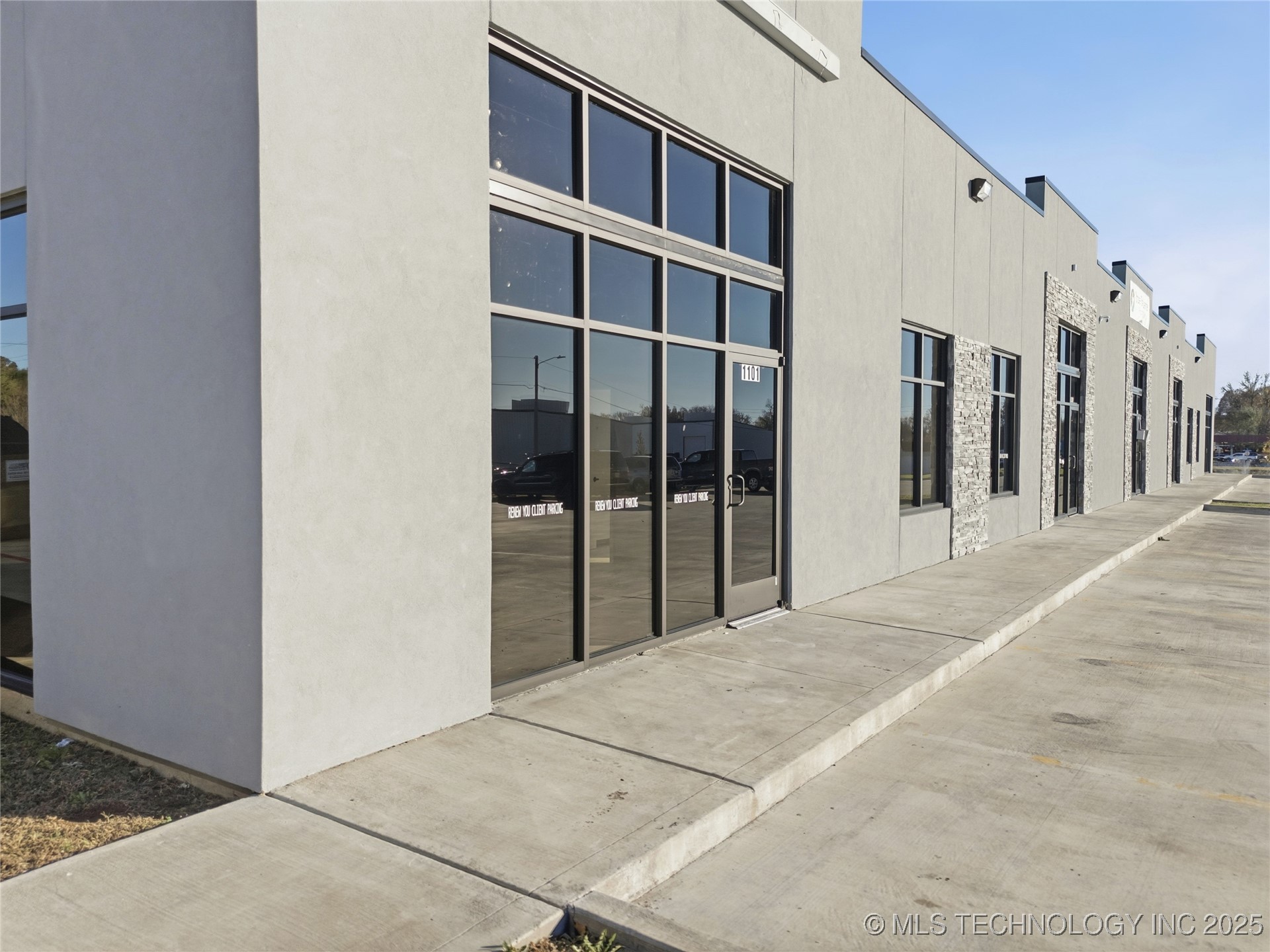 1071 N Birch Street Property Photo 5