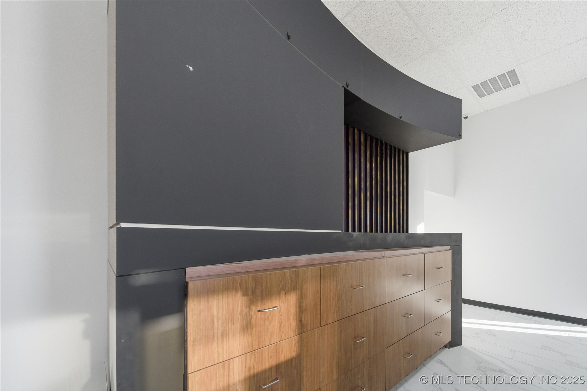 1071 N Birch Street Property Photo 8