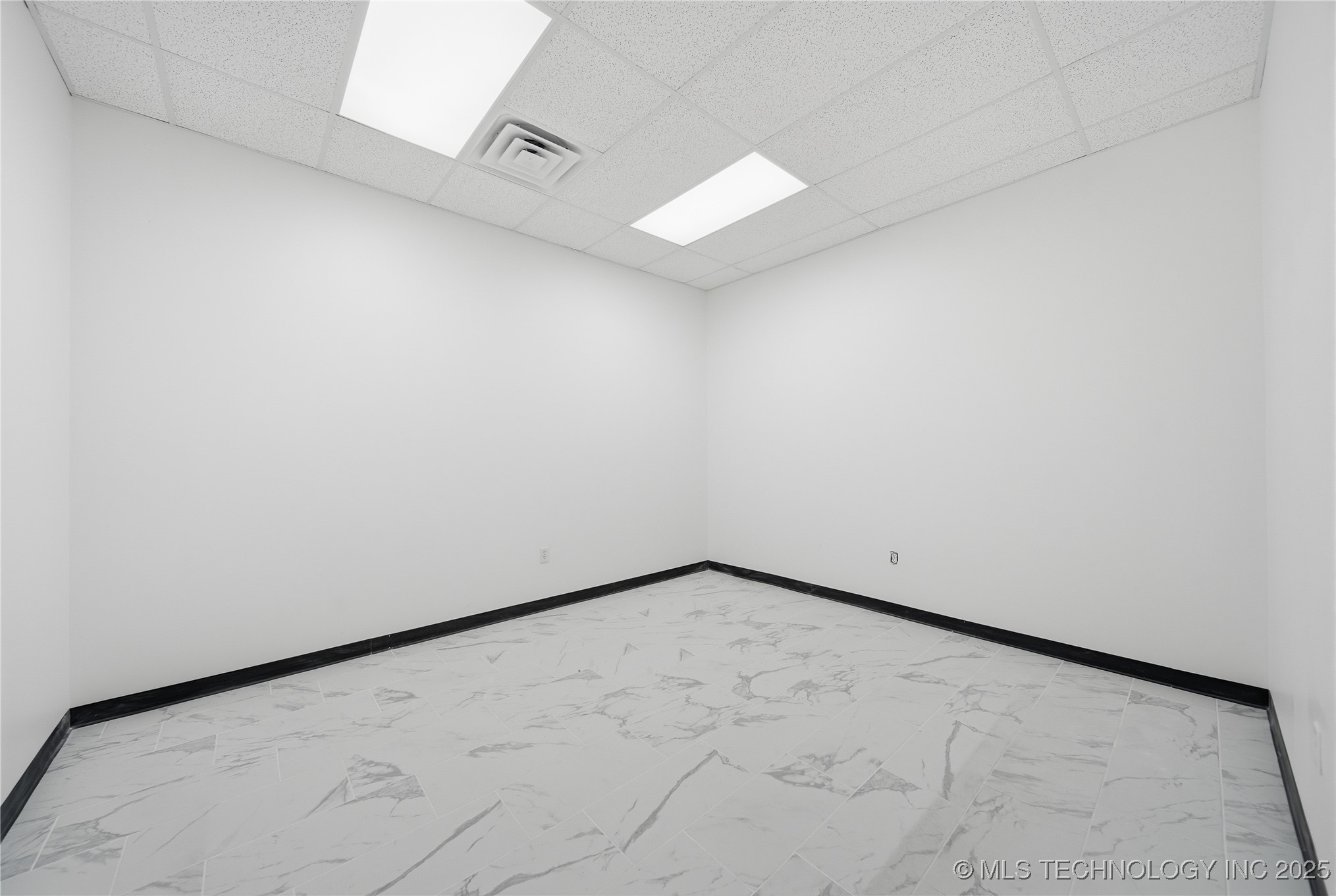 1071 N Birch Street Property Photo 9