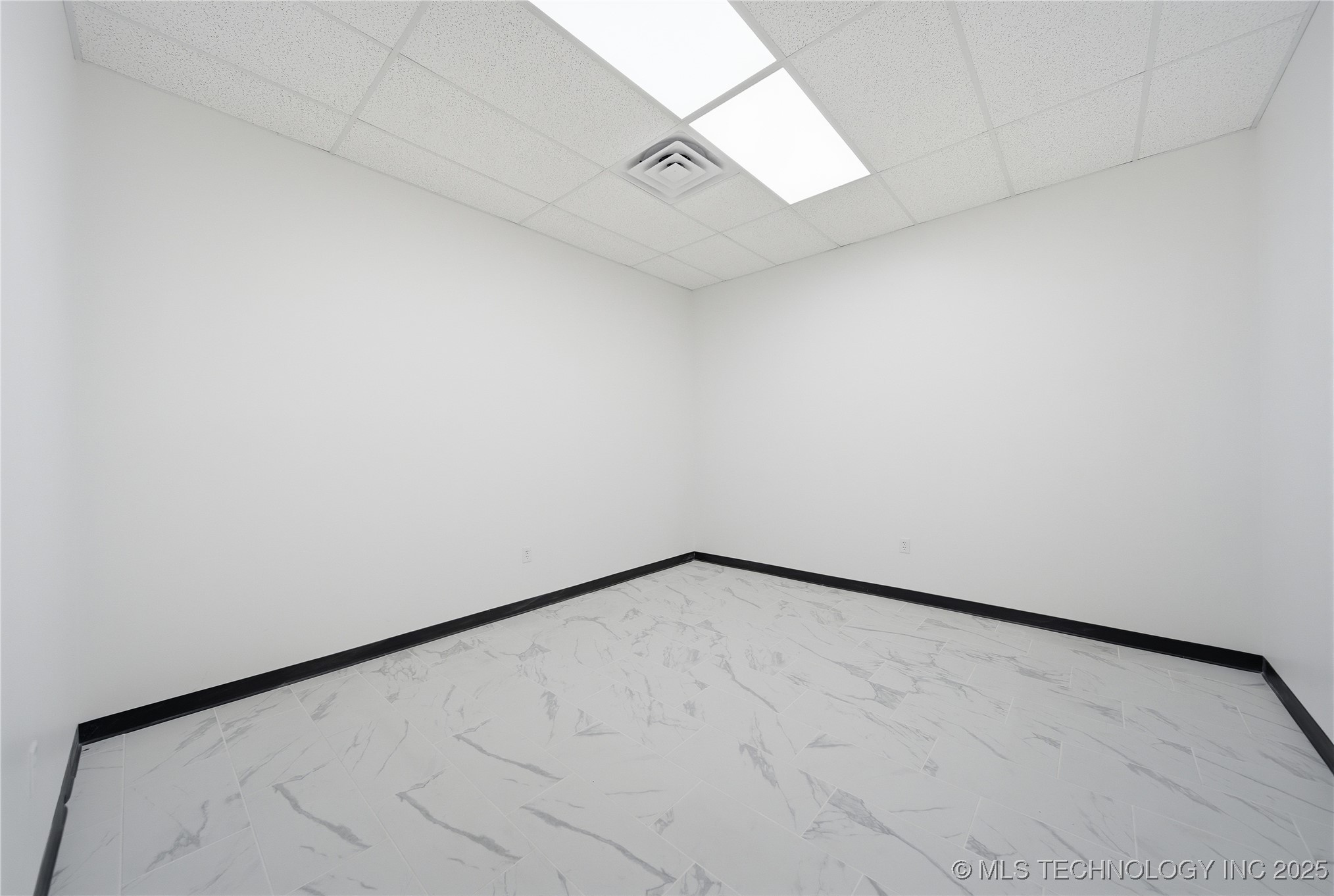 1071 N Birch Street Property Photo 11