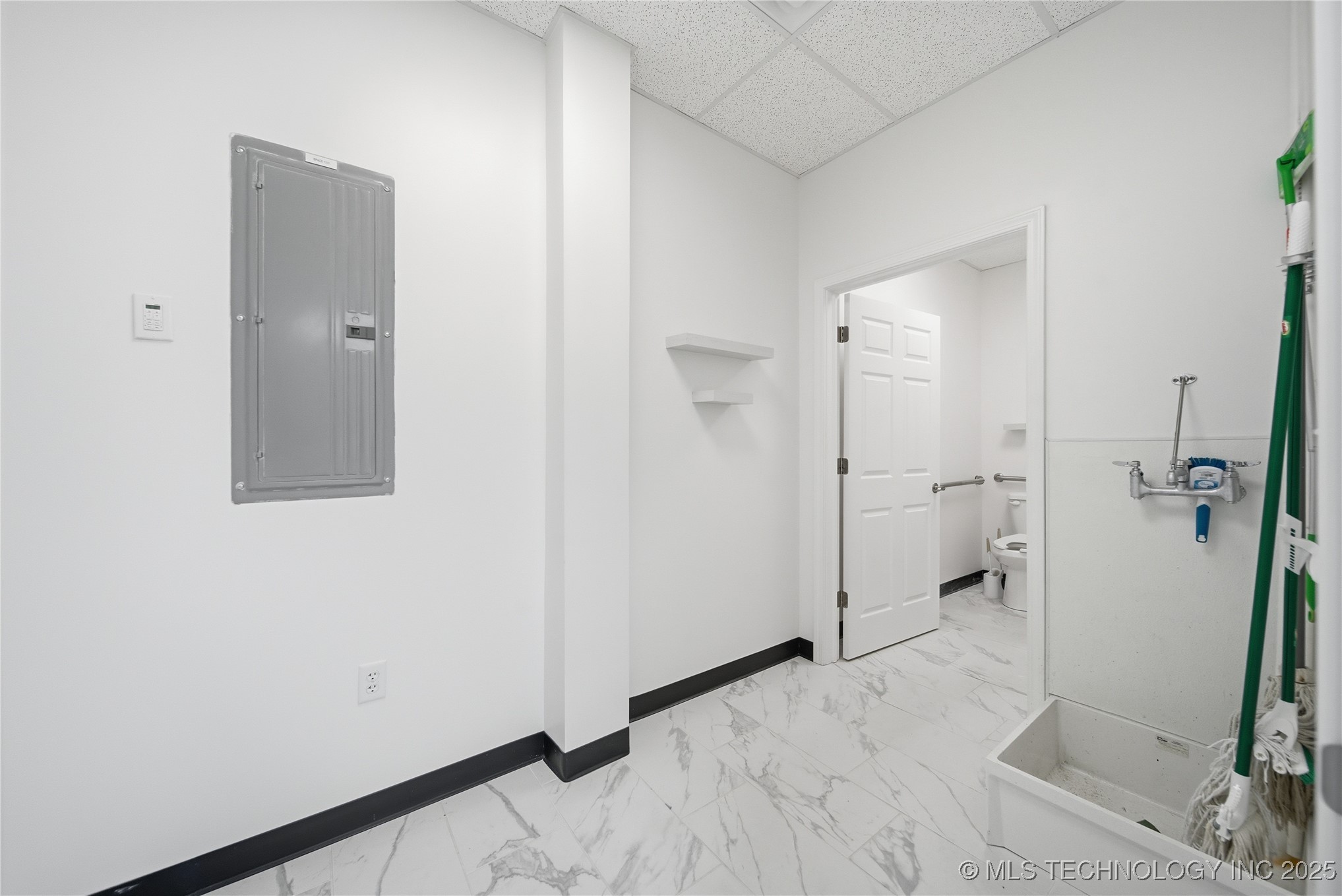 1071 N Birch Street Property Photo 12