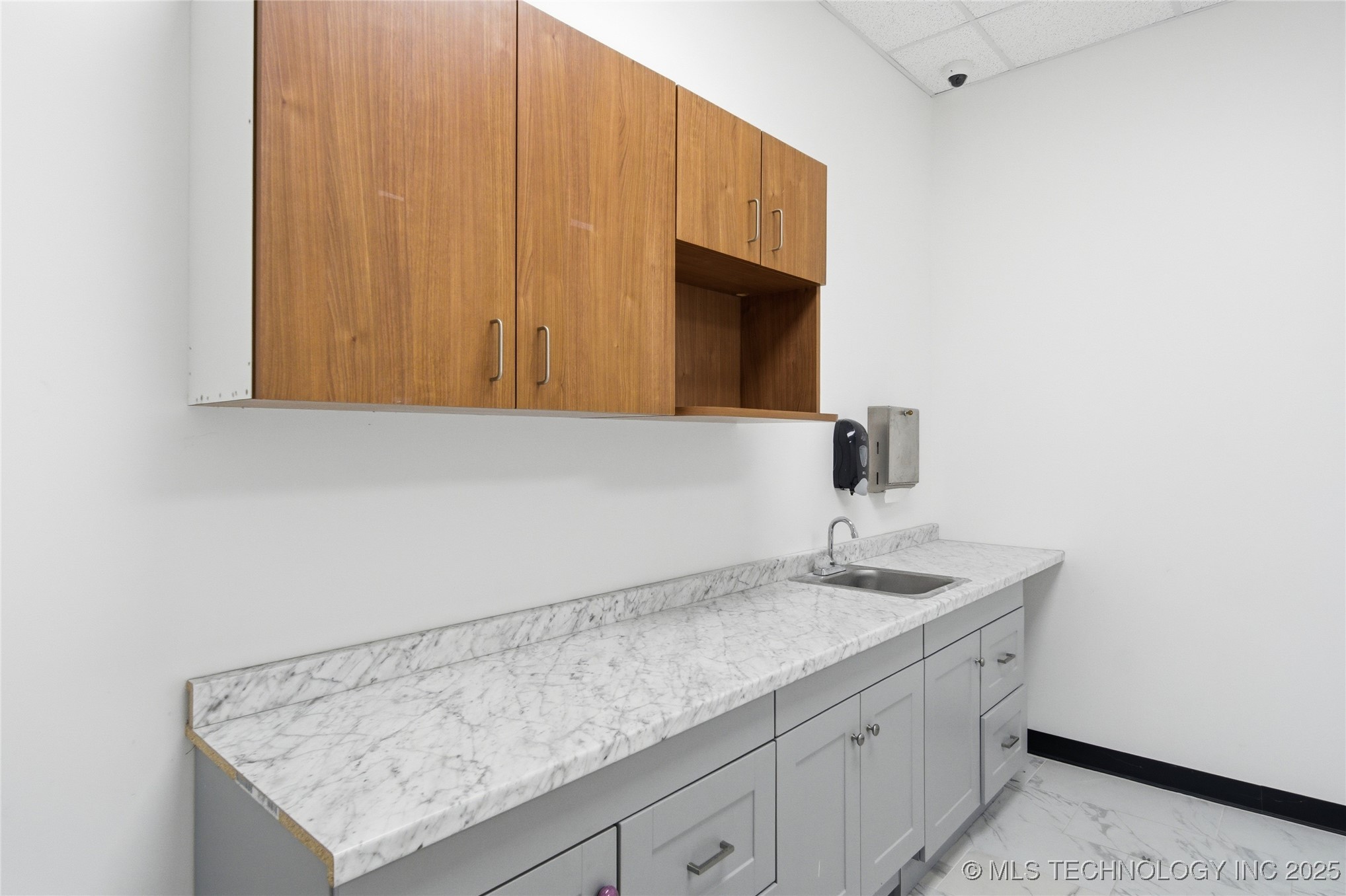 1071 N Birch Street Property Photo 18