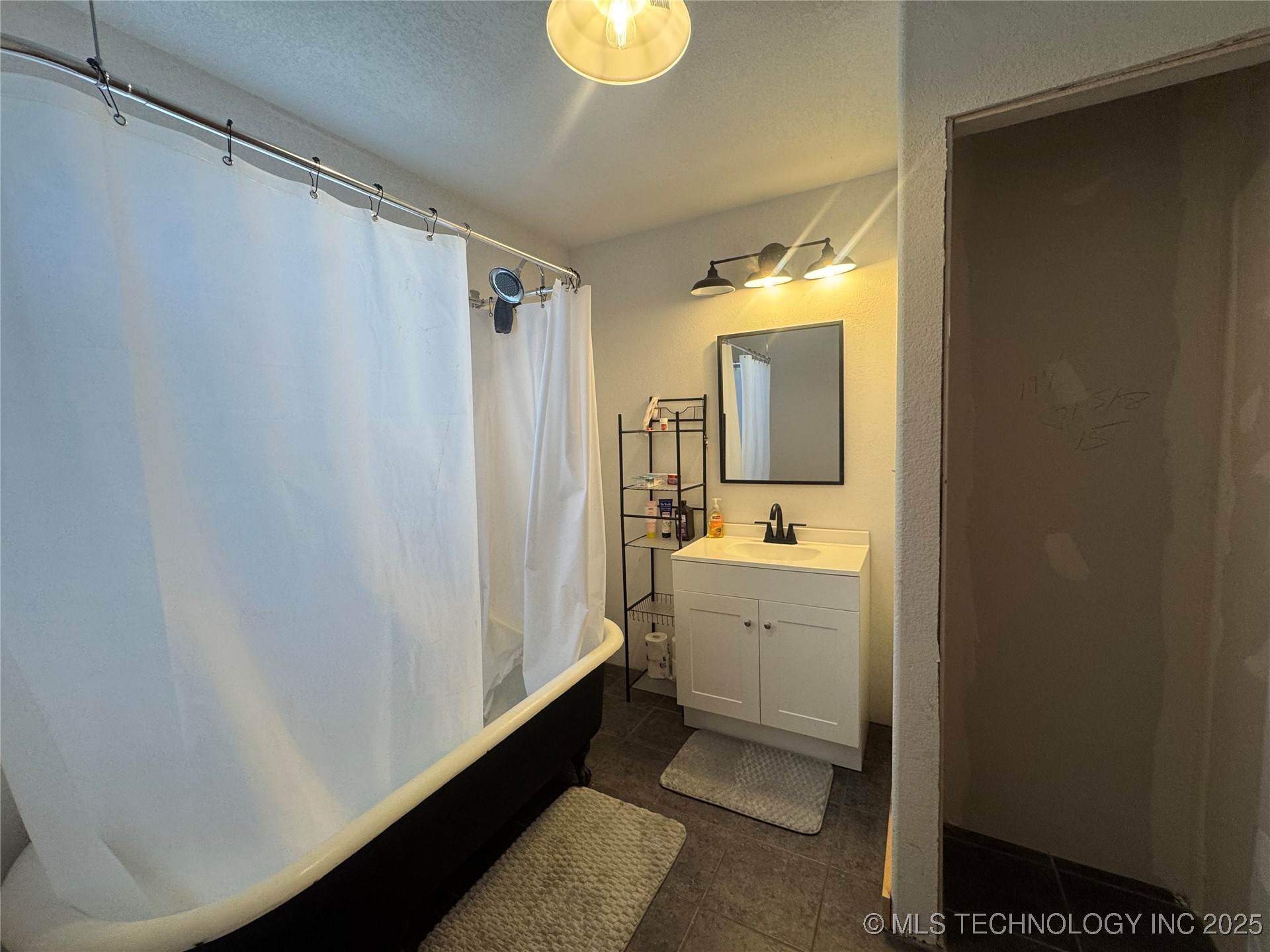 6401 E State Highway 31 Property Photo 20