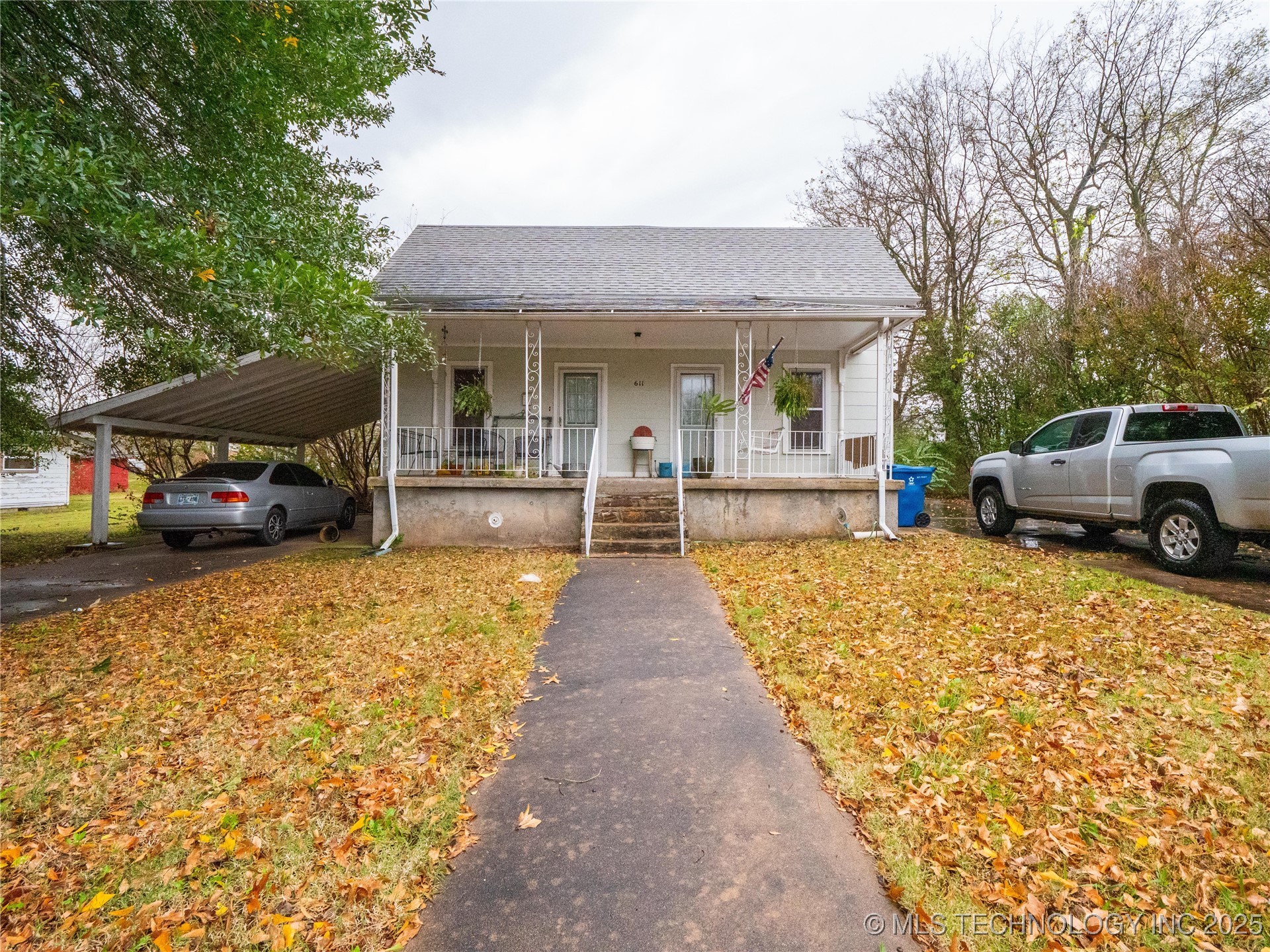 611 N Hickory Property Photo 1