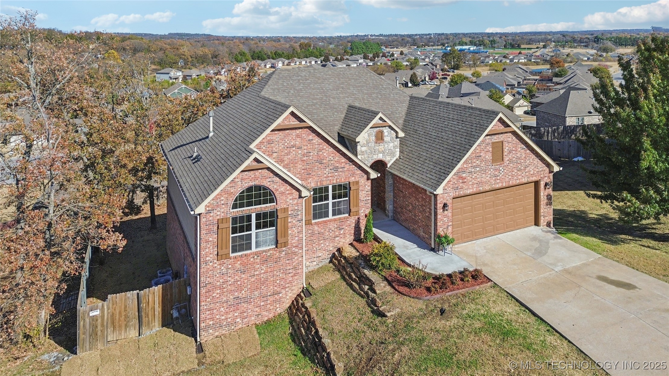 1515 Emily Circle Property Photo 1