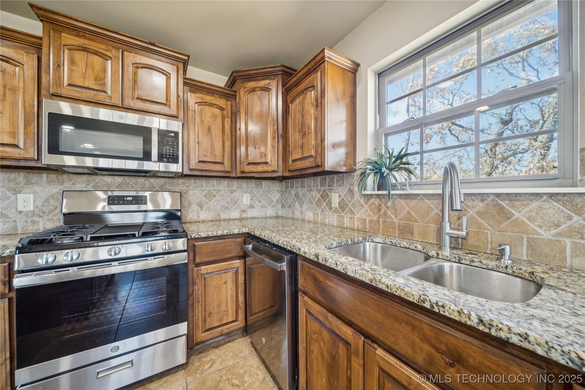 1515 Emily Circle Property Photo 6