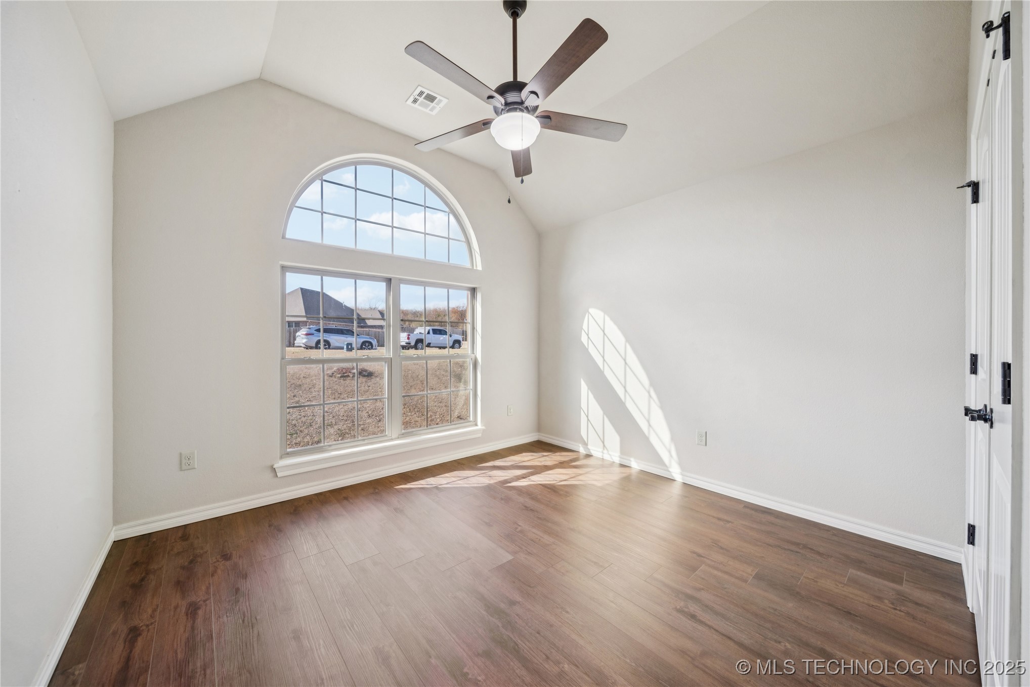 1515 Emily Circle Property Photo 8