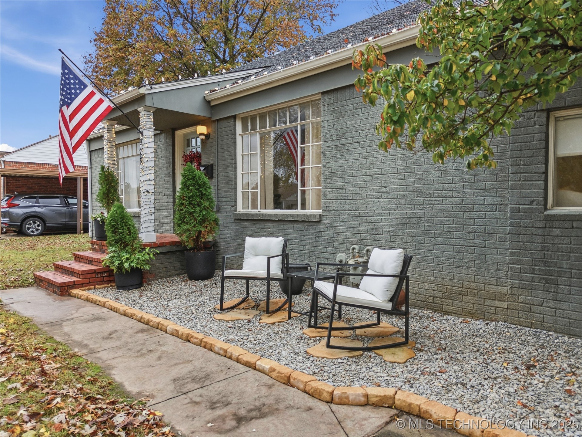 928 S Urbana Avenue Property Photo 4